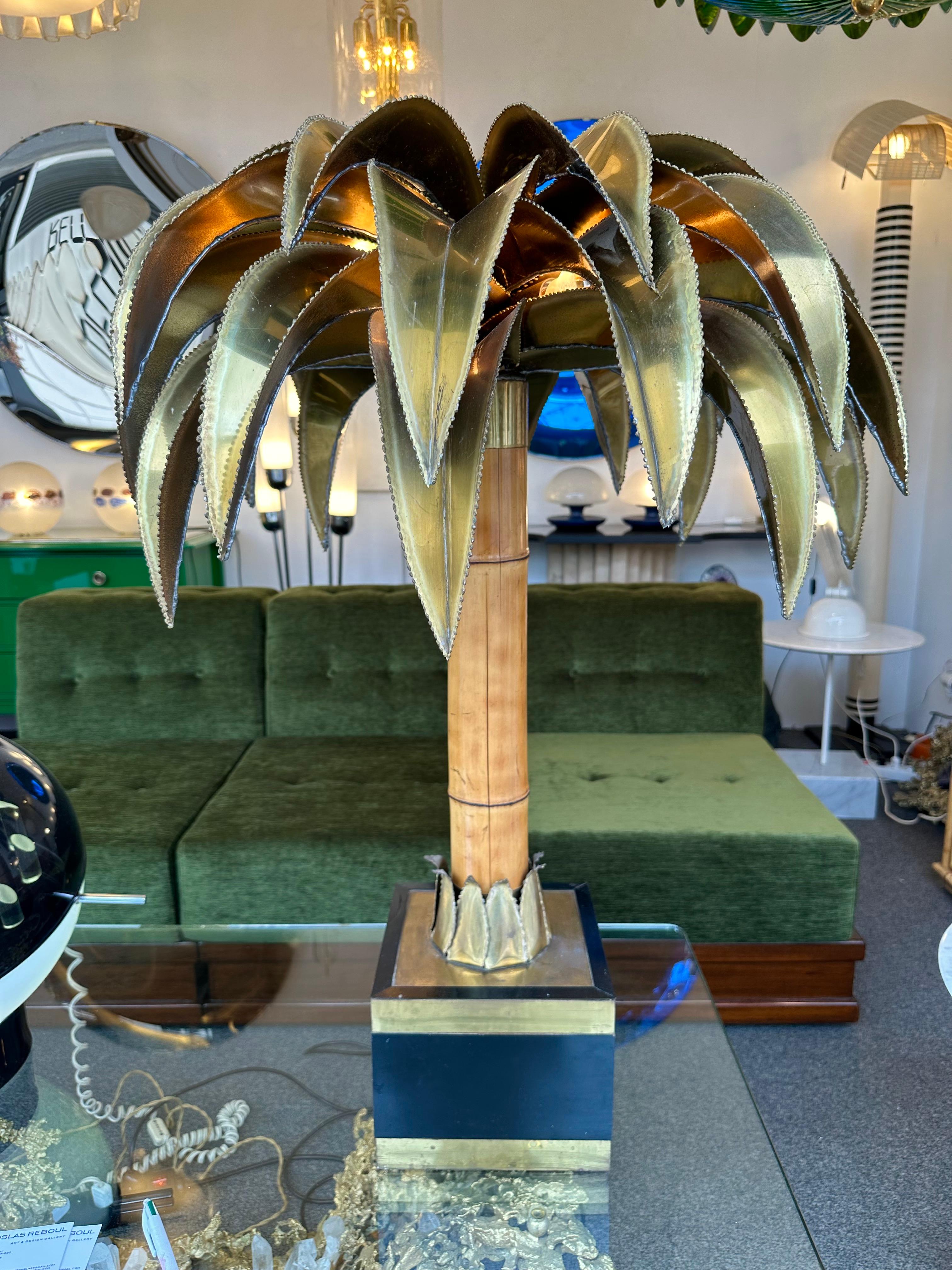 Mid-Century Modern Hollywood regency Iconic large table lamp brass and bamboo palm tree , black melamine base by Christian Techoueyres for Maison Jansen, nice patina. Famous design like Maison Charles, Galerie Maison et Jardin.


