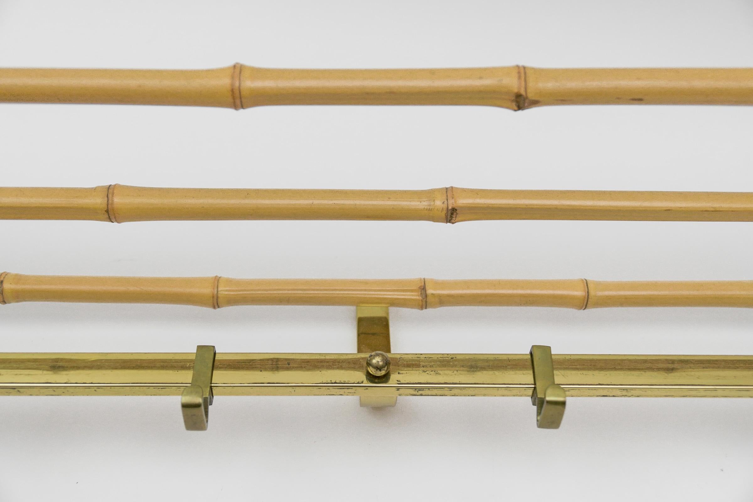 Large Brass and Bamboo Wall Coat Rack, 1960 Italy In Good Condition For Sale In Nürnberg, Bayern