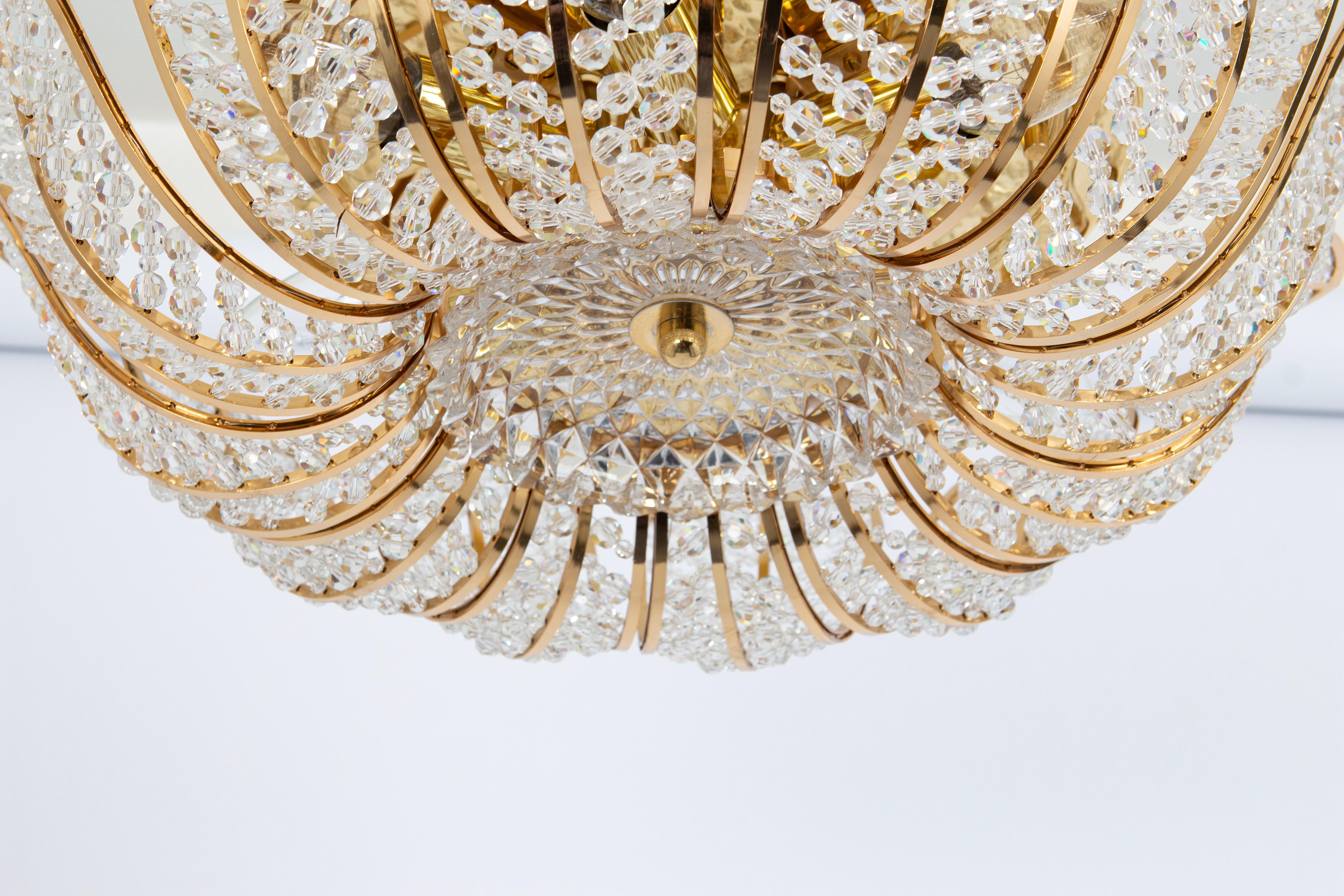 Mid-Century Modern Grand lustre en laiton et cristal, conçu par Palwa, Allemagne, 1970 en vente