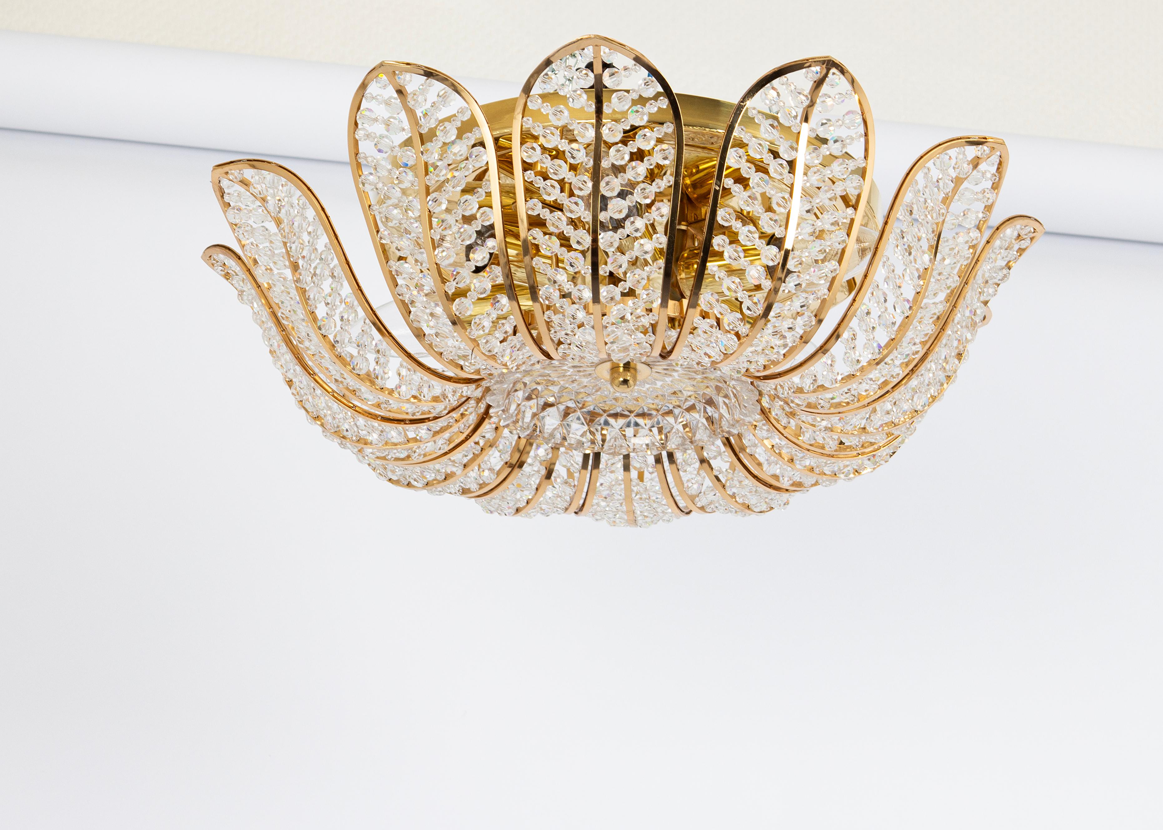 Laiton Grand lustre en laiton et cristal, conçu par Palwa, Allemagne, 1970 en vente