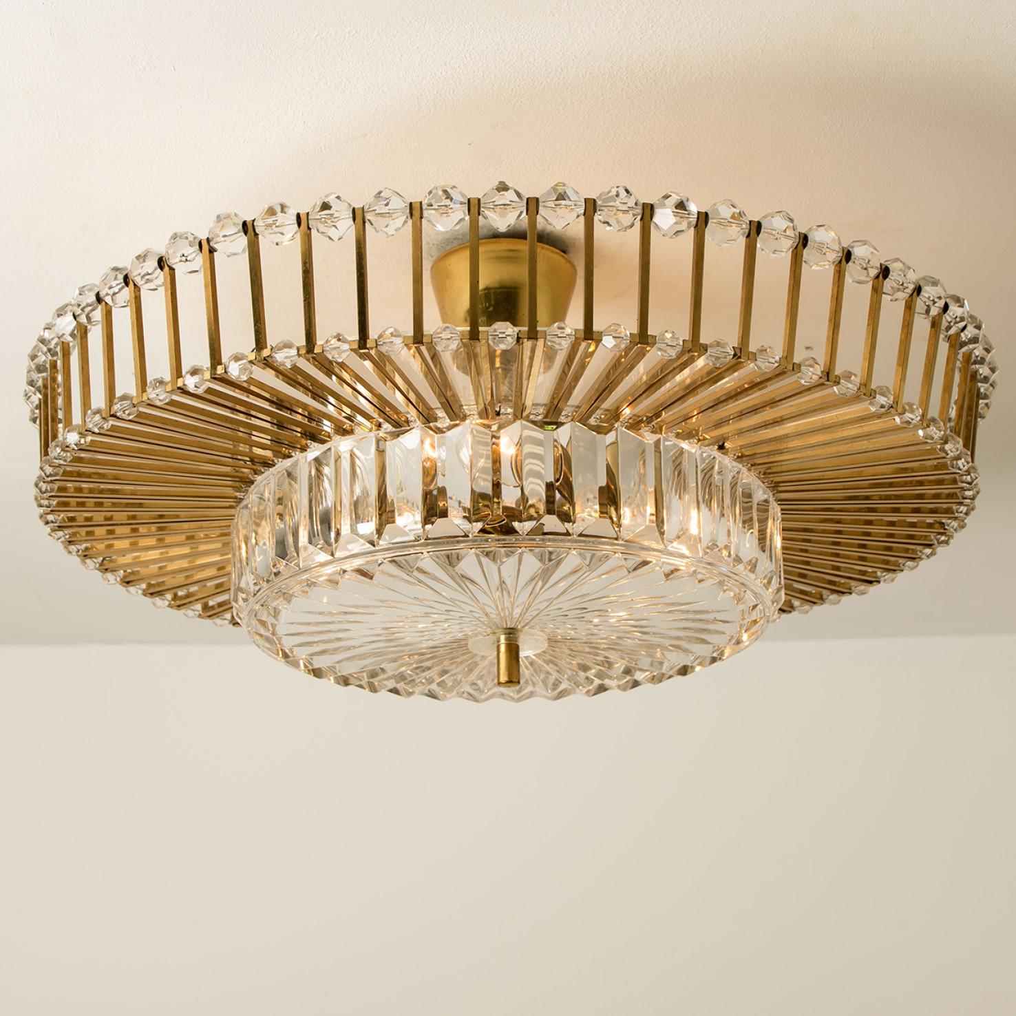 This amazing elegant flush mount was made in the 1970s by the iconic firm Ernst Palme in the 1970s. The piece shows a large quantity of brass elements, combined with glass beads and thick faceted glass shapes.

High quality and in very good