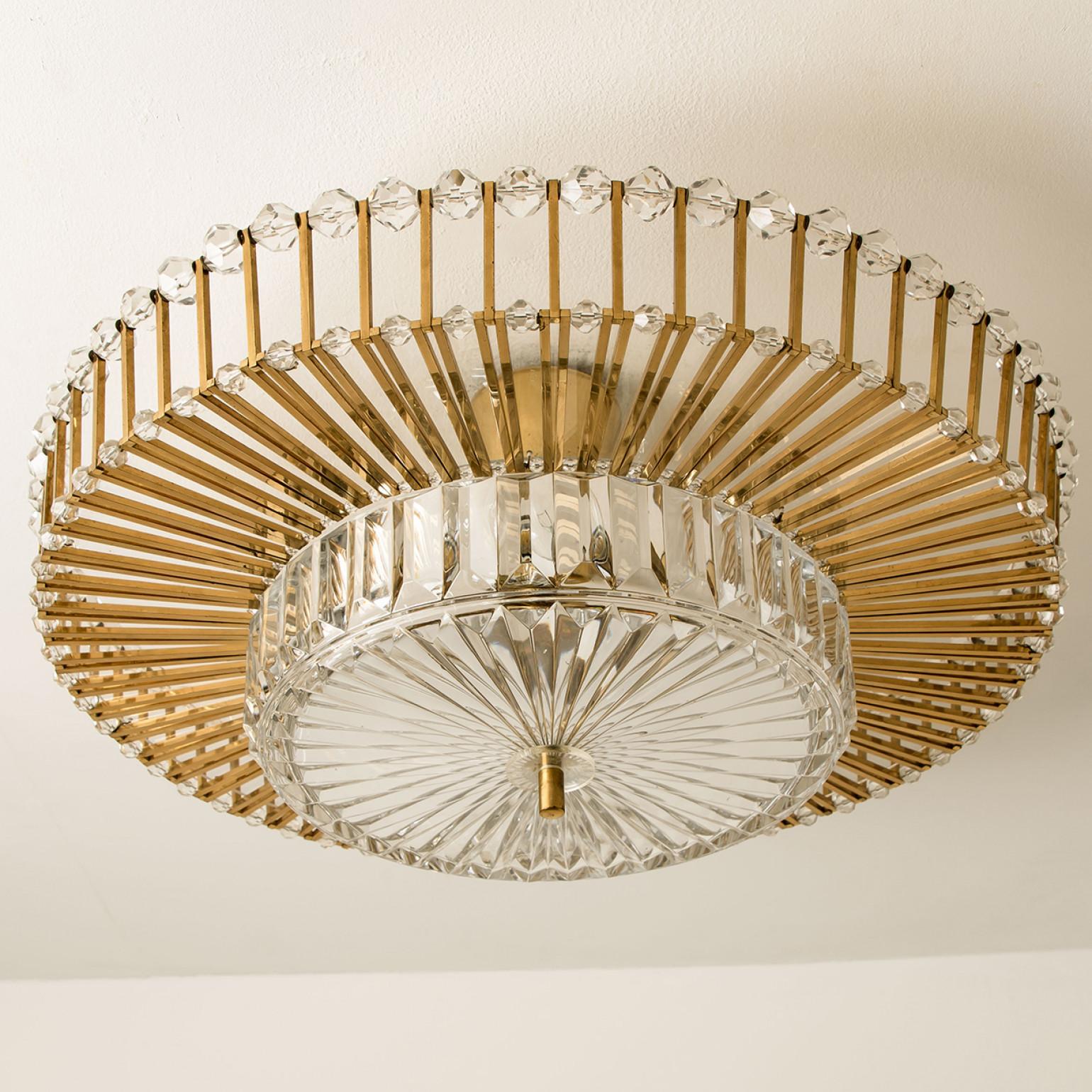This amazing elegant flush mount was made in the 1970s by the iconic firm Ernst Palme in the 1970s. The piece shows a large quantity of brass elements, combined with glass beads and thick faceted glass shapes.

High quality and in very good