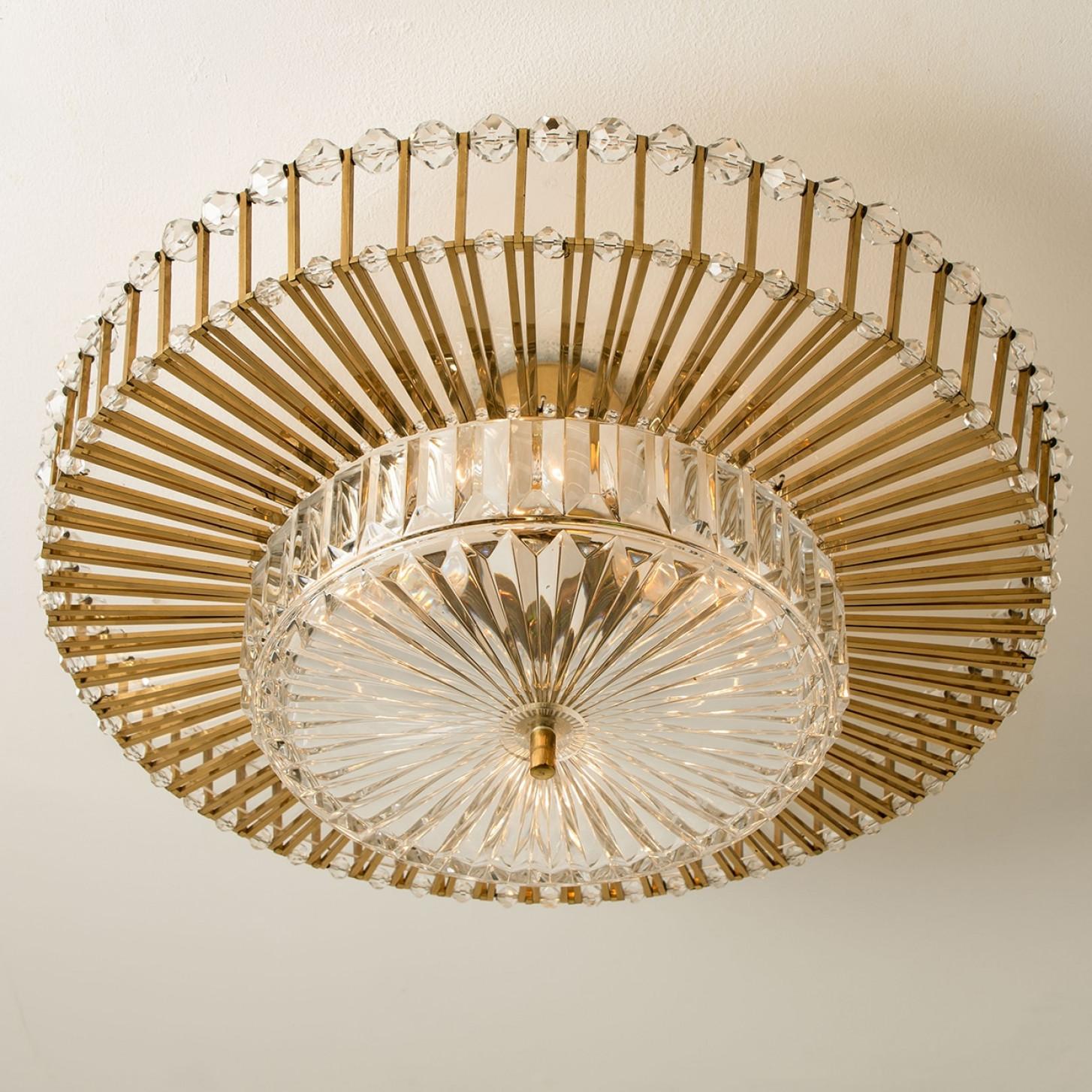 This amazing elegant flush mount was made in the 1970s by the iconic firm Ernst Palme in the 1970s. The piece shows a large quantity of brass elements, combined with glass beads and thick faceted glass shapes.

High quality and in very good