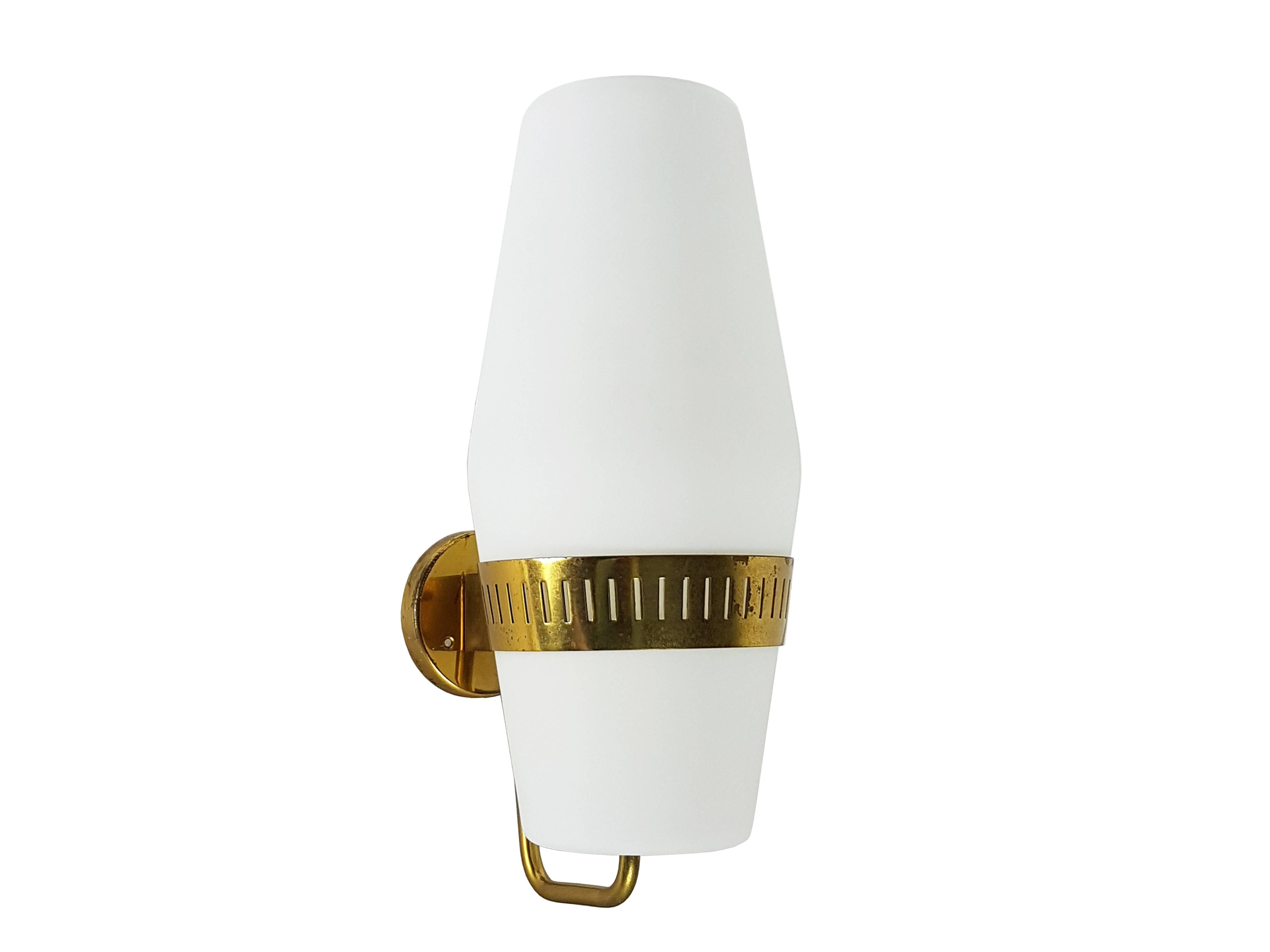 This wall lamp was produced in Italy by Stilnovo in the late 1950s.
It is made from a brass structure with a white opaline sandblasted shade.
It remains in a very good condition: oxidation spots on the frame as showed in pictures. Yellow Stilnovo