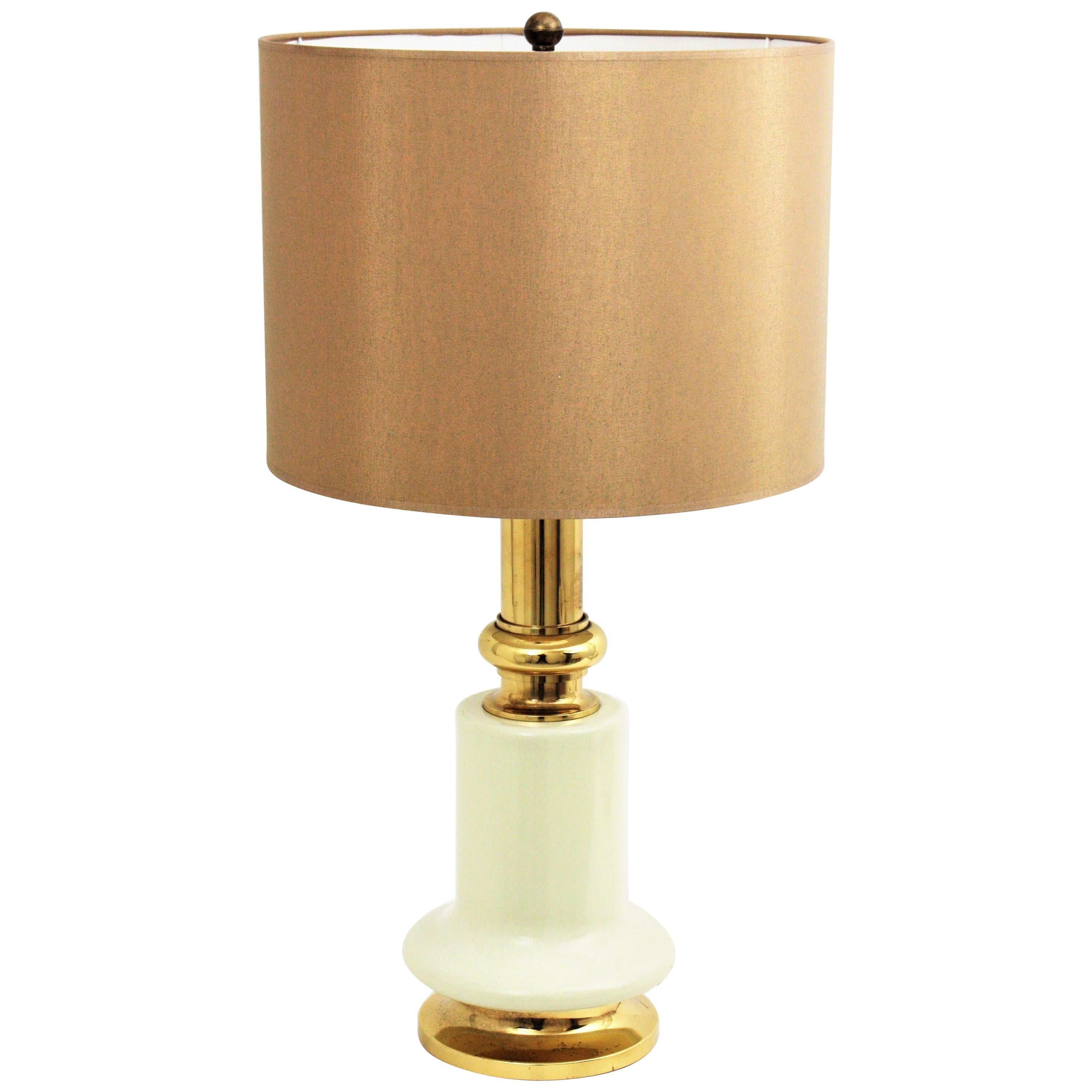 Grande lampe de bureau en laiton et métal laqué ivoire, Espagne, années 1960