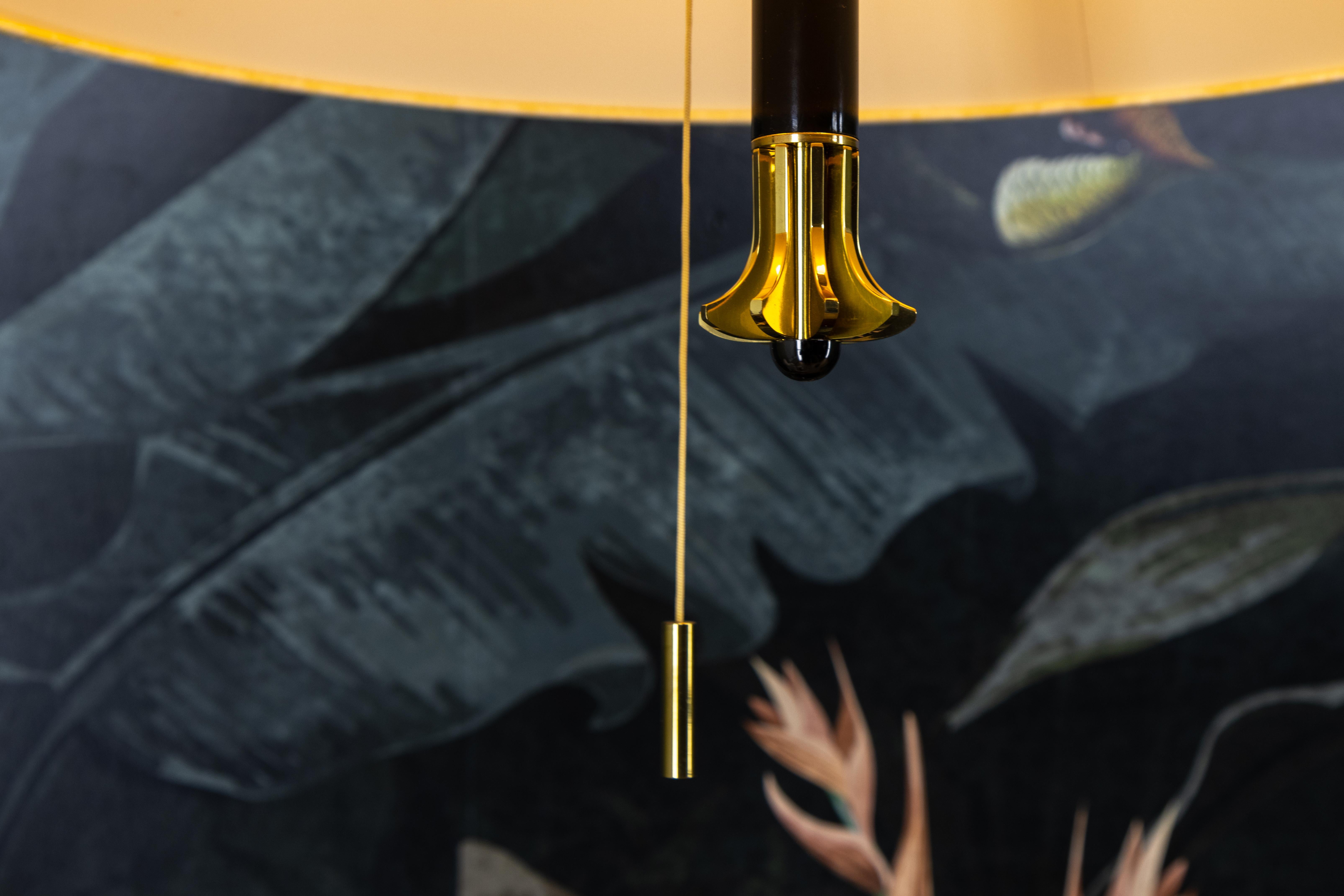Lampada a sospensione a cinque luci ad altezza regolabile in ottone e paralume beige chiaro In condizioni buone in vendita a Barntrup, DE