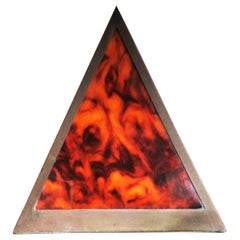 Grande lampada da tavolo in ottone e lucite Pyramid Sharpe , metà del secolo scorso
