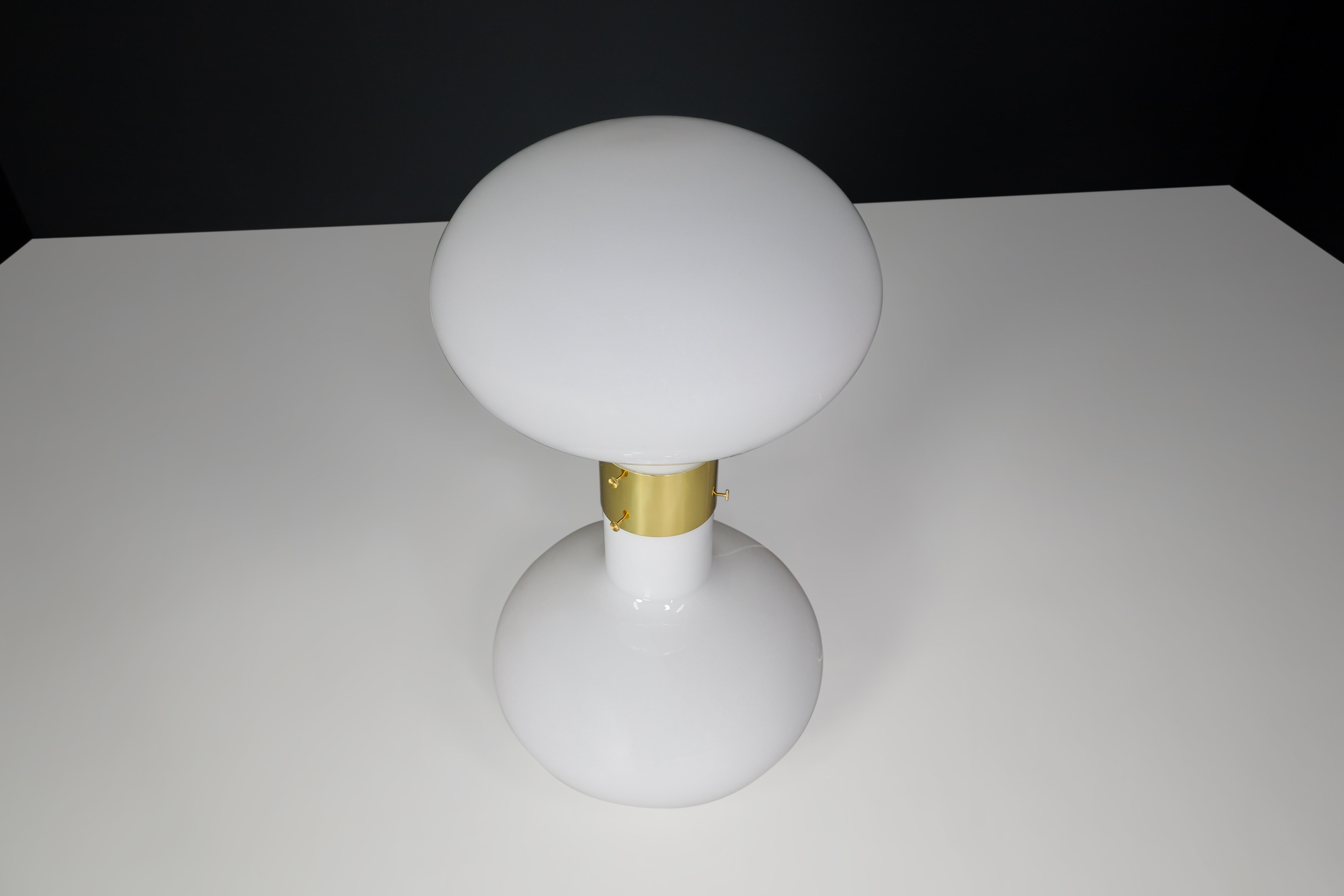 Large  Brass and Opaline Glass Floor-Table Lamp, Italy 1970s In Good Condition For Sale In Almelo, NL