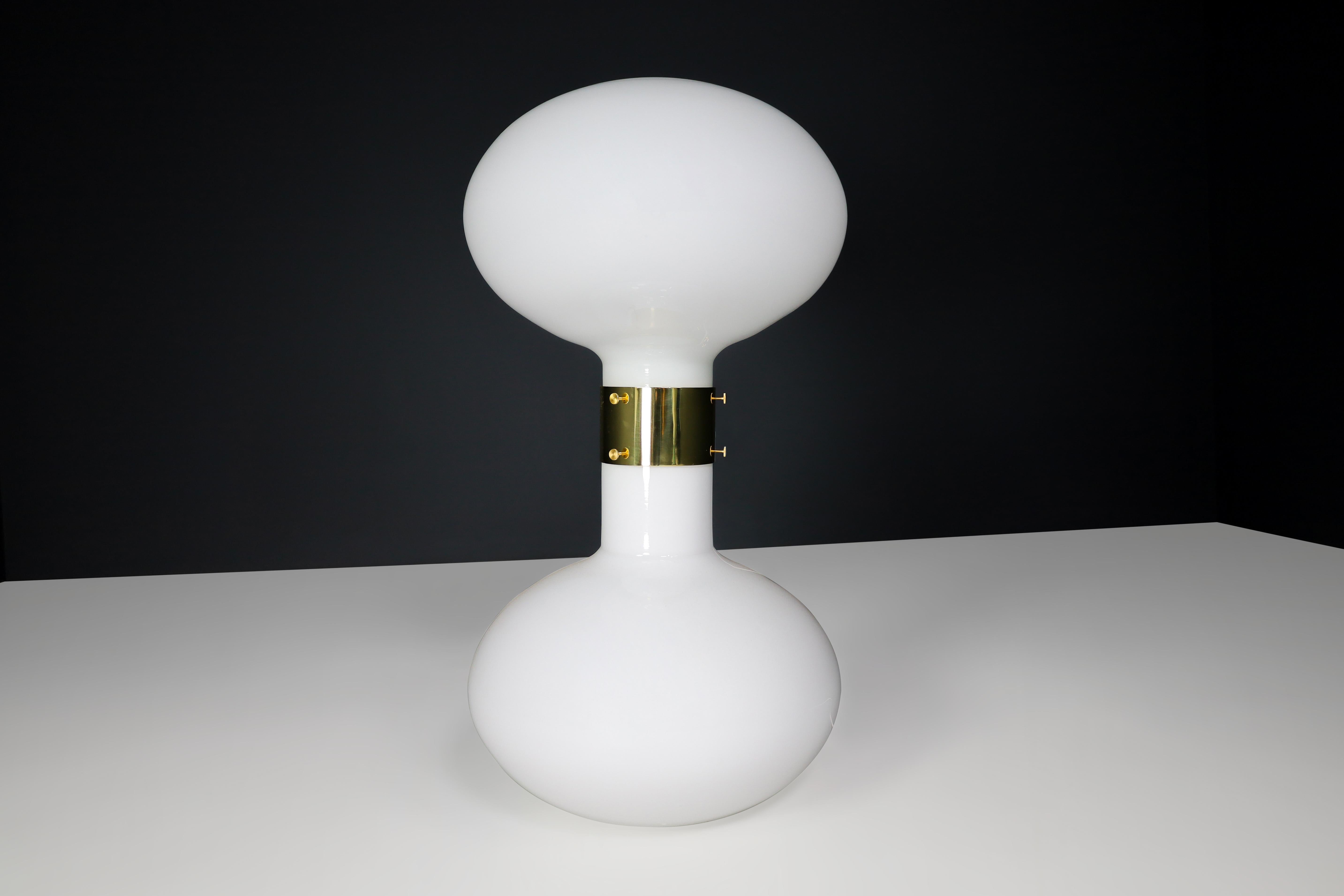 Large  Brass and Opaline Glass Floor-Table Lamp, Italy 1970s For Sale 2