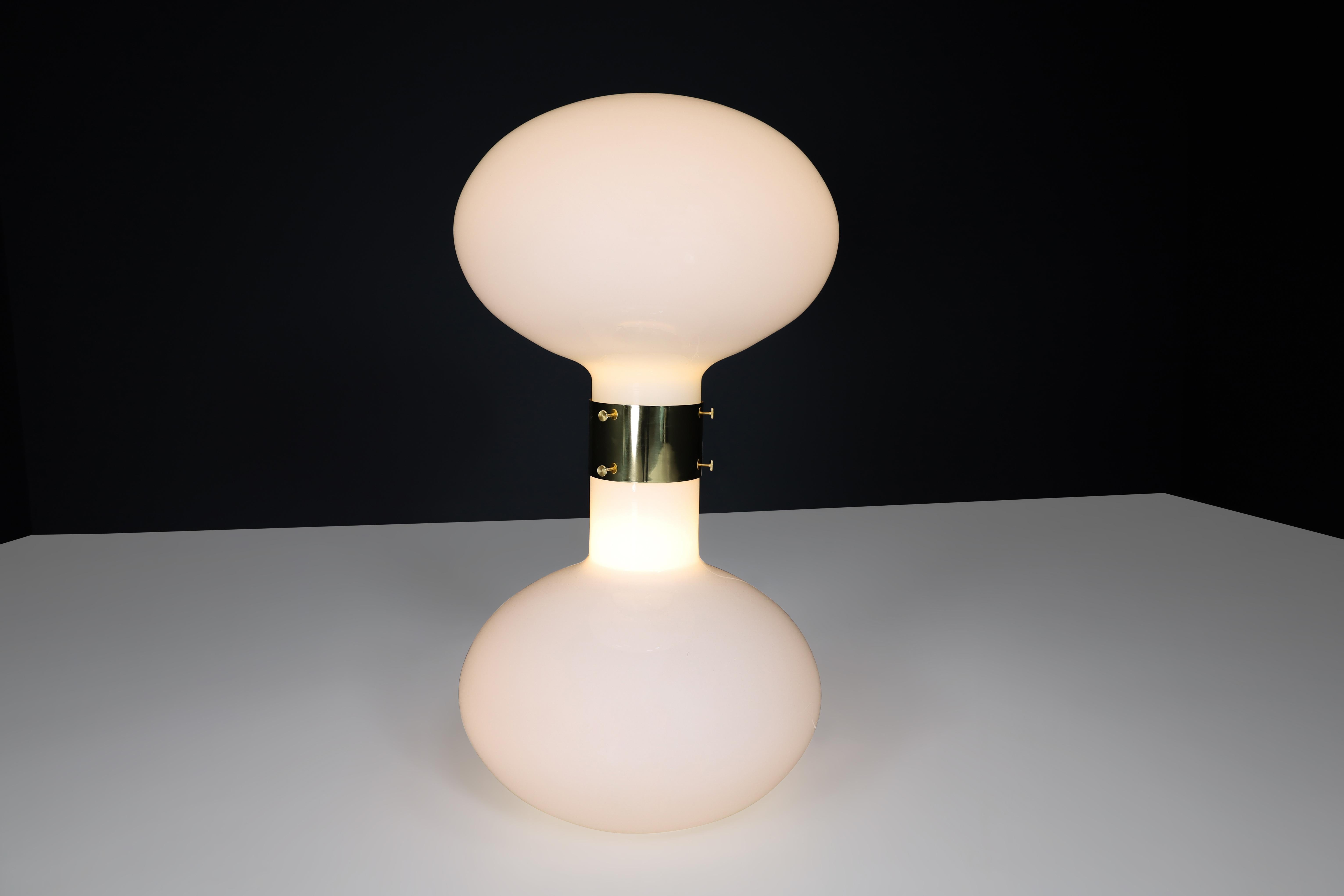 Large  Brass and Opaline Glass Floor-Table Lamp, Italy 1970s For Sale 3