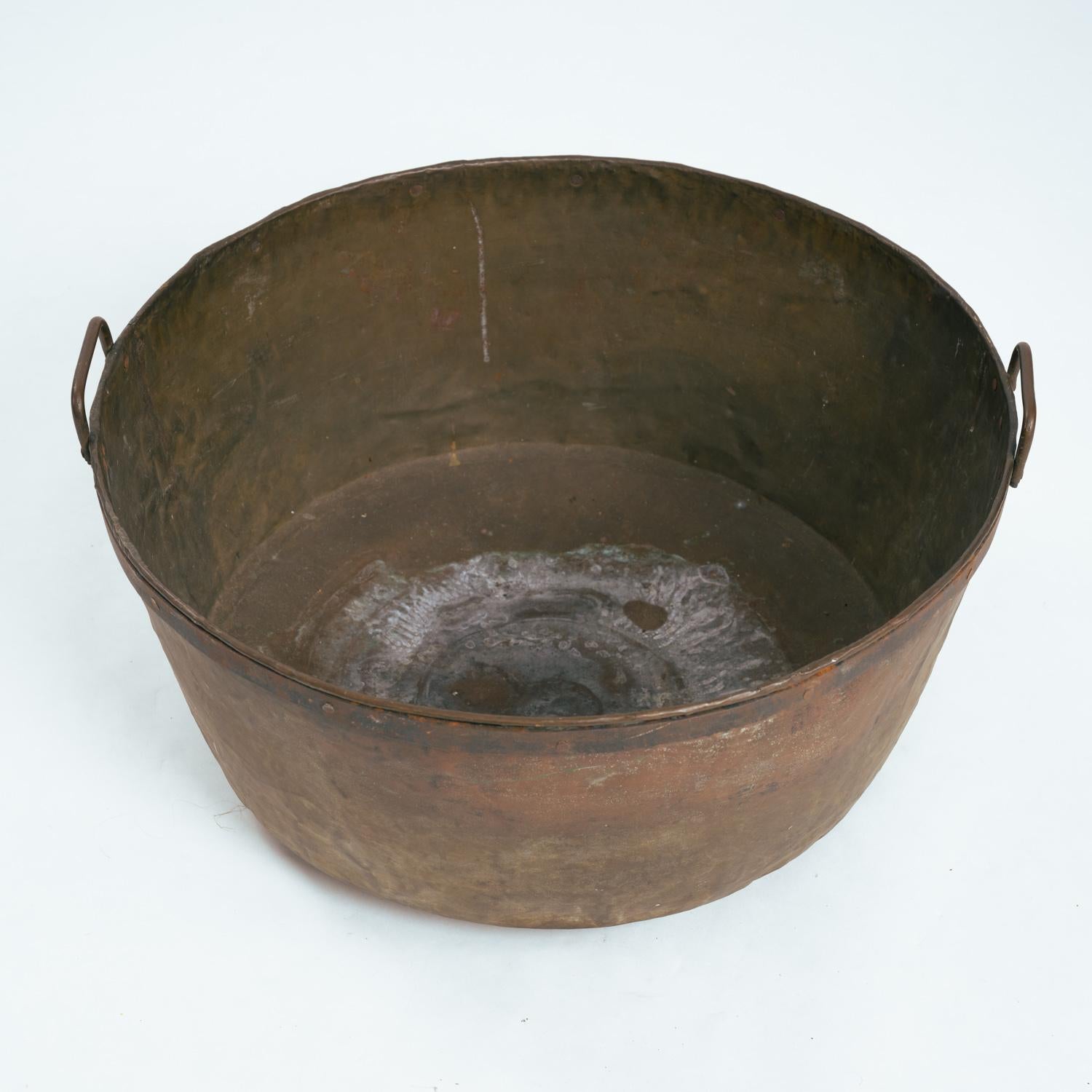 Large Brass and wrought iron nailed log bucket pot bin, 1800/1900s For Sale 4