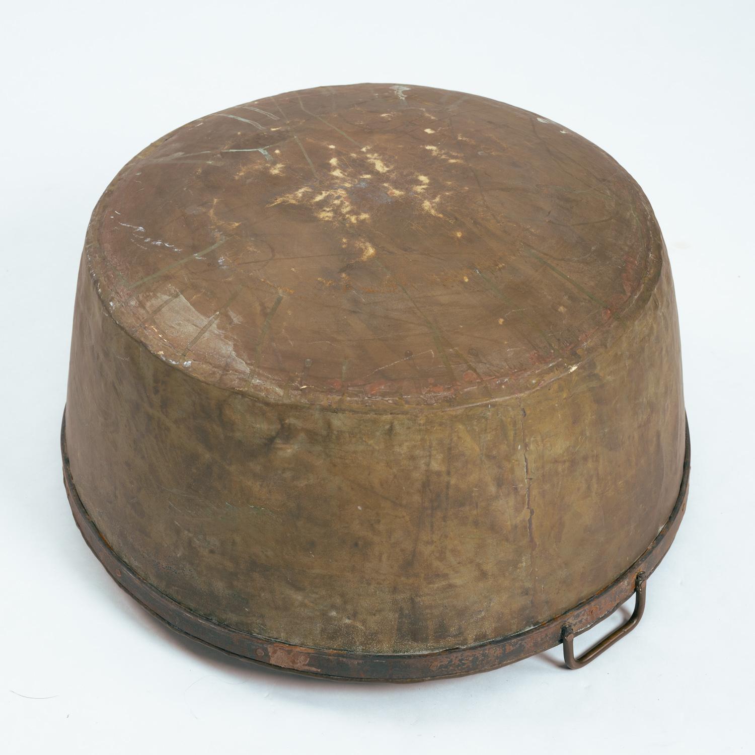 Large Brass and wrought iron nailed log bucket pot bin, 1800/1900s For Sale 6