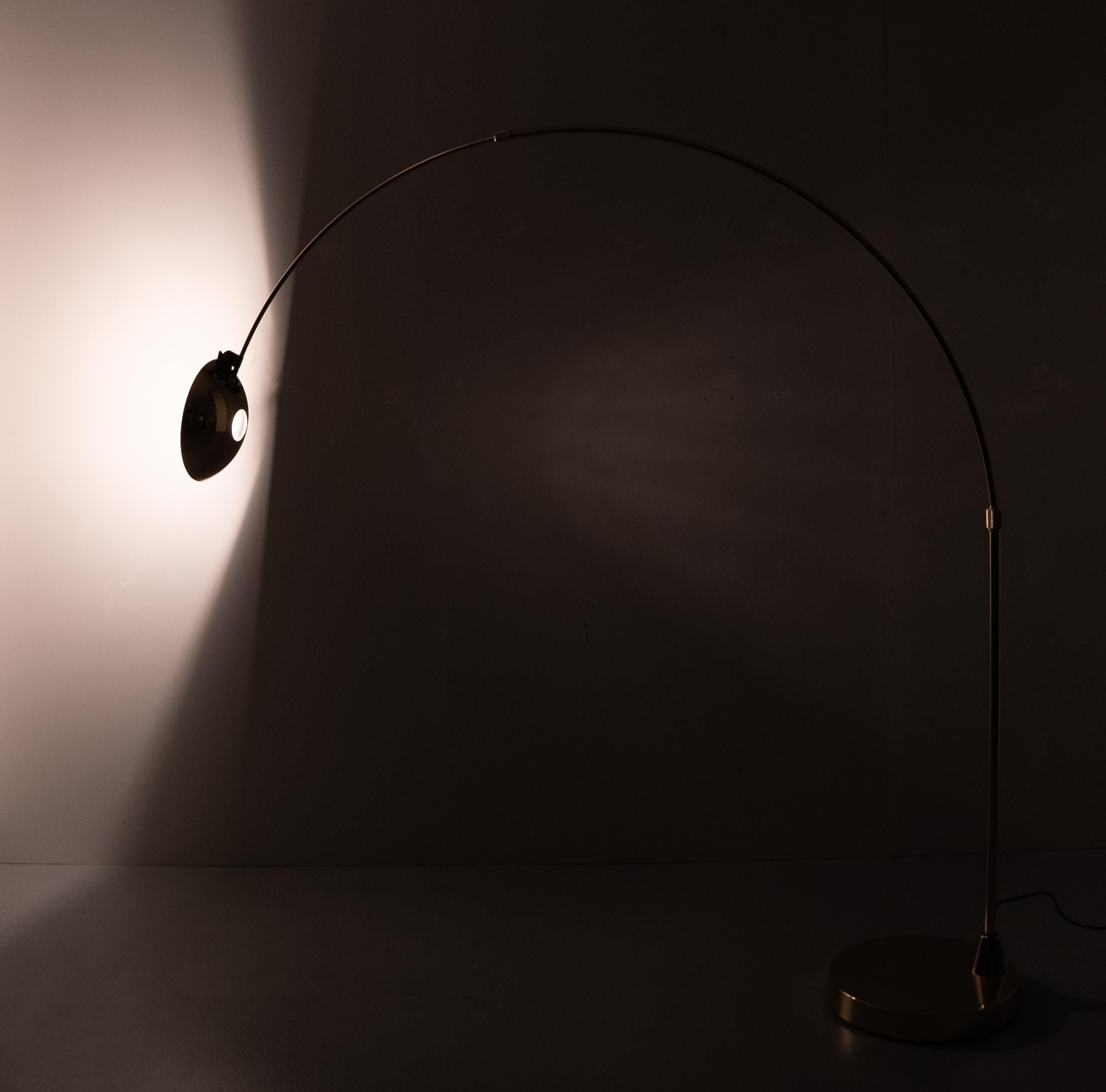 Large Brass Arc Lamp Leonardo Marelli, 1980s For Sale 4