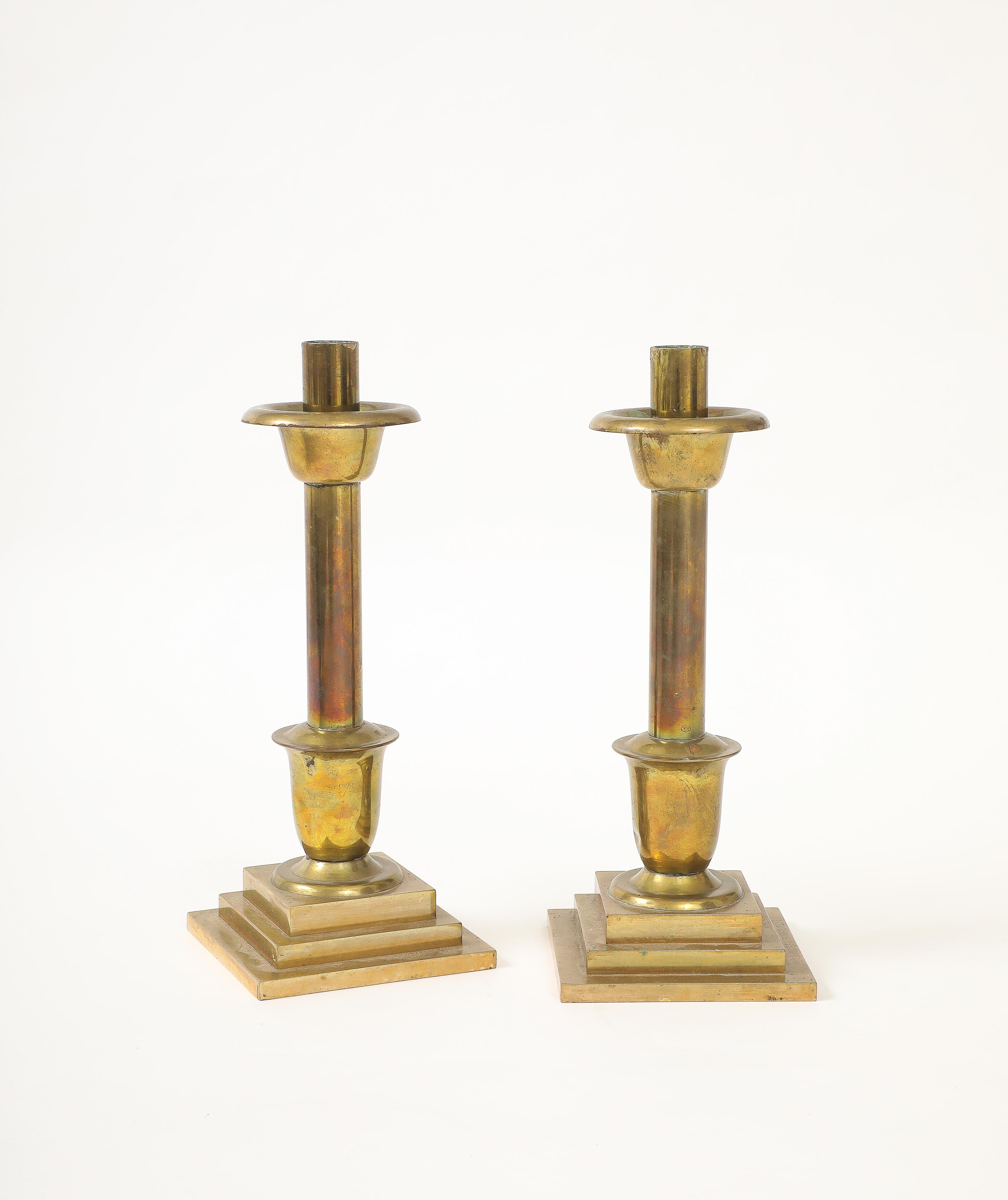 Grandi candelabri Art Deco in ottone In condizioni buone in vendita a New York, NY