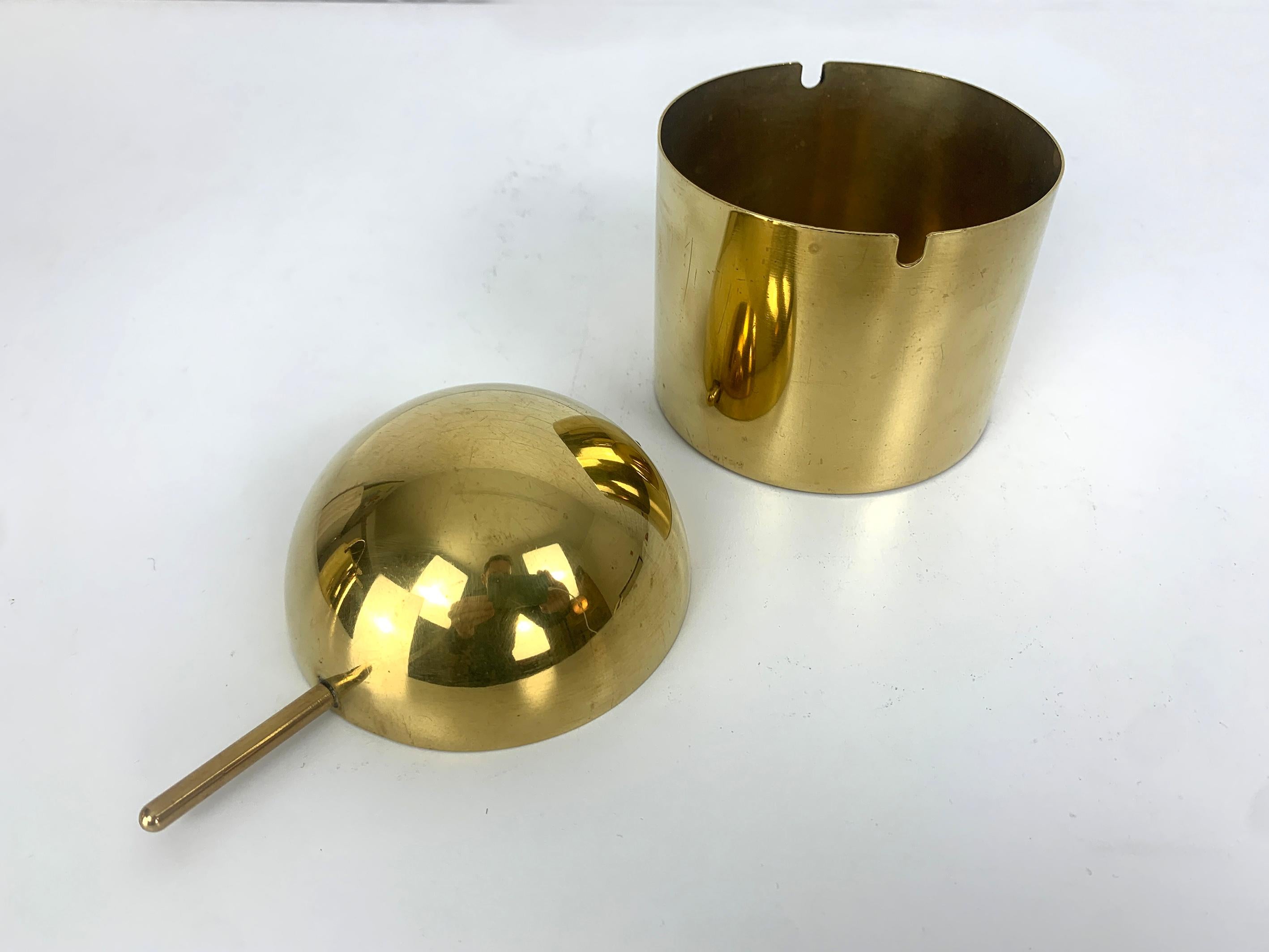 Large Brass Ashtray by Arne Jacobsen for Stelton, Cylinda-Line, 1960s In Good Condition For Sale In Vorst, BE