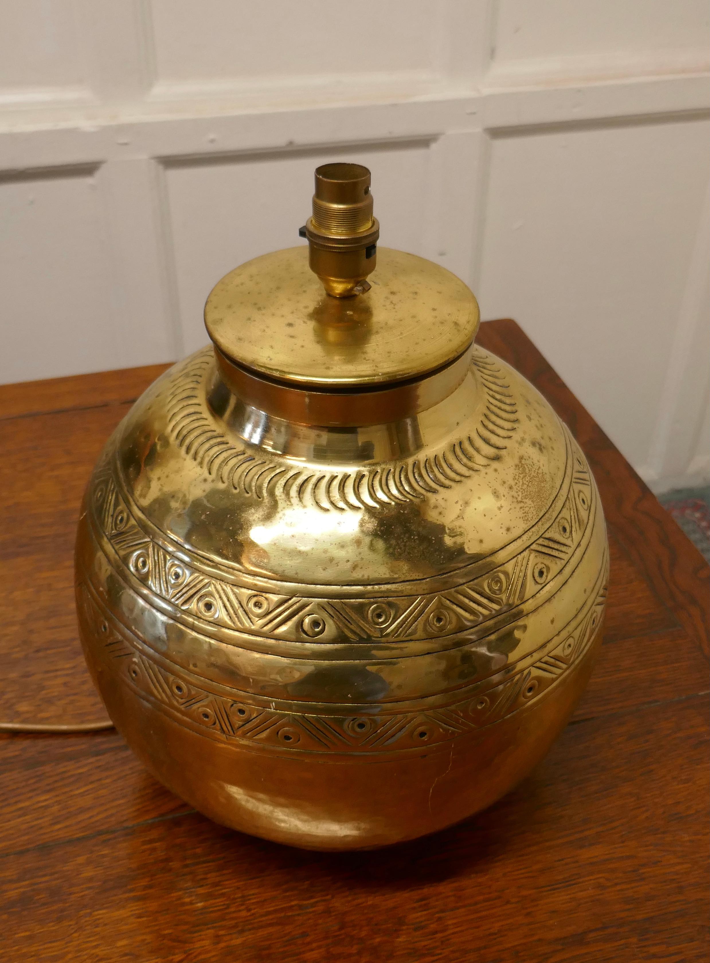 Large Brass Ball Table Lamp with Hand Beaten Decoration In Good Condition In Chillerton, Isle of Wight