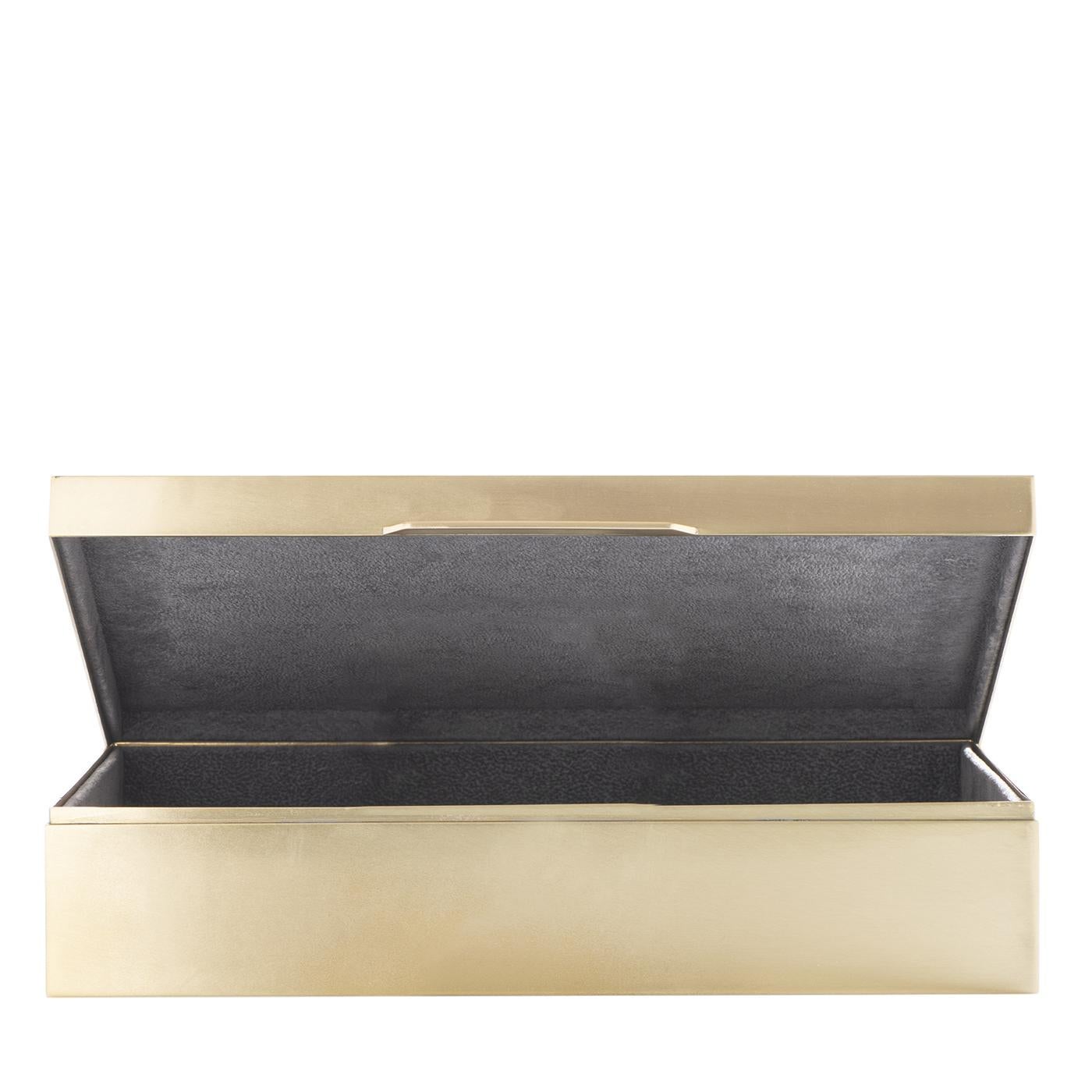 Crafted in brass and lined in velvet, this original box by Florentine luxury experts Badari features a Hercules beetle topper, ready to face any intruder. An eye-catching accent for any space, the box can be displayed on a desk, bookshelf or console