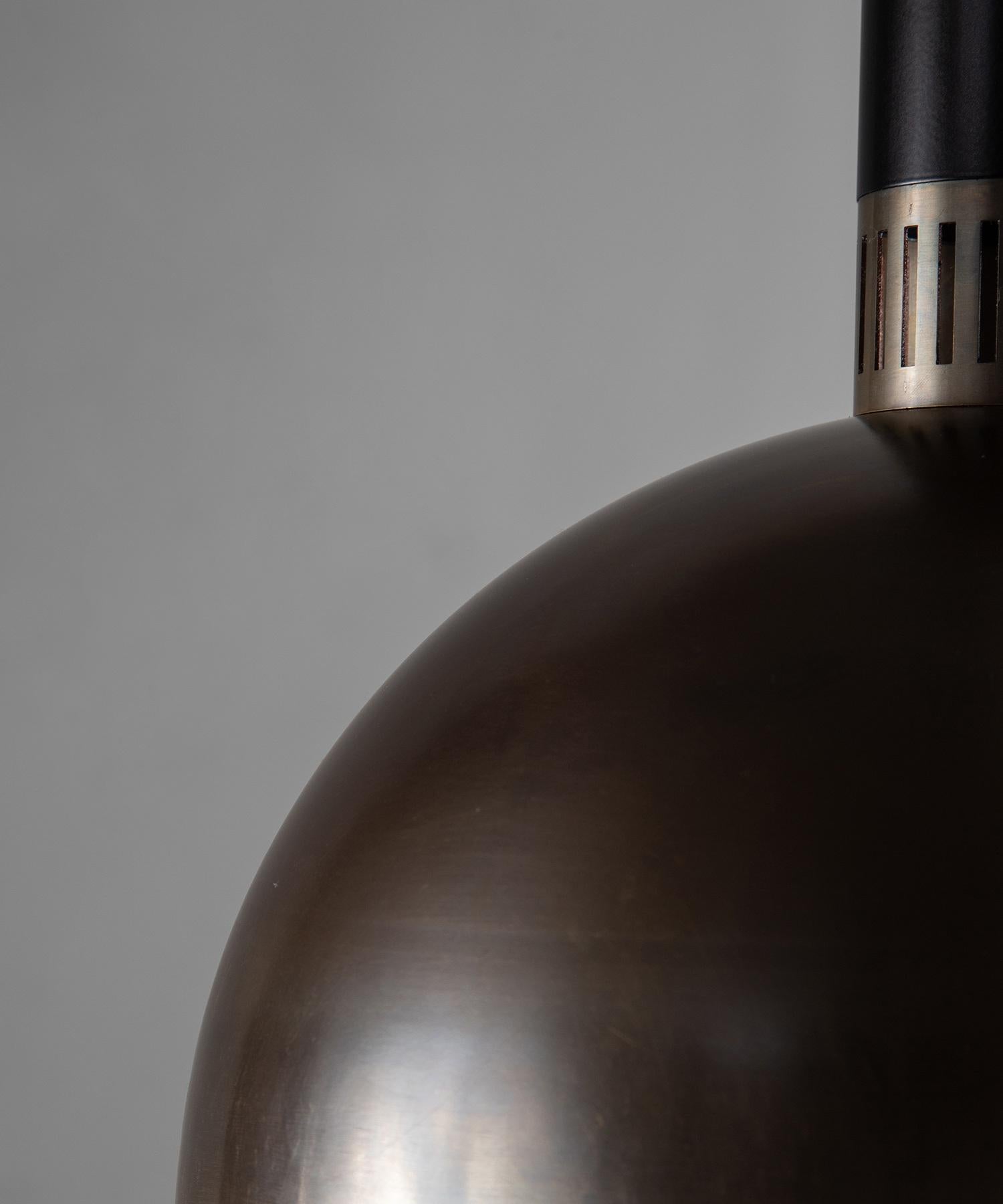 Grand pendentif diffuseur en laiton / noir / verre, fabriqué en Italie en vente 2