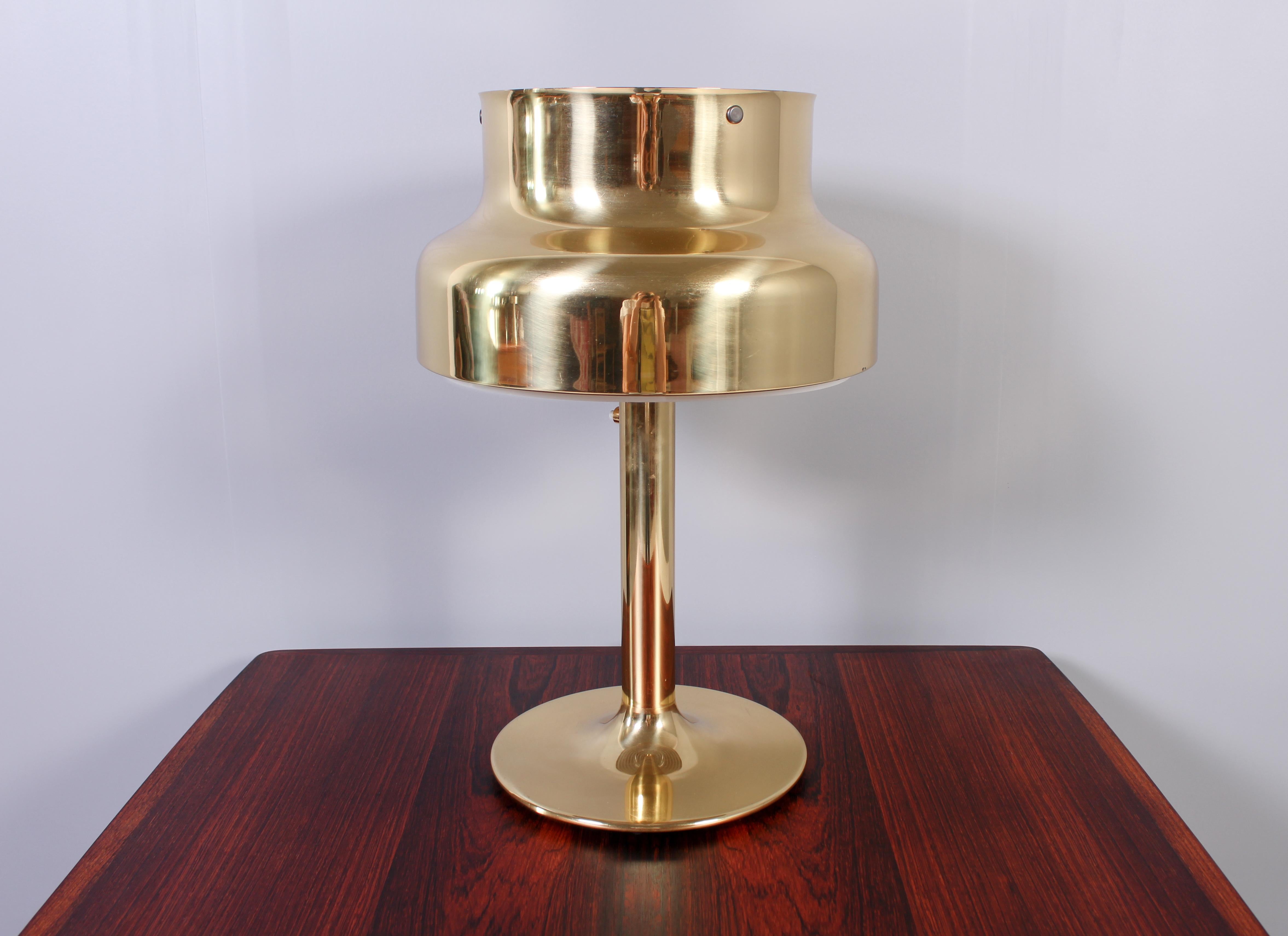 A large brass table lamp designed by Anders Pehrson for Ateljé Lyktan Åhus, Sweden. The model is called Bumling and was designed in the late 1960s. The switch has three settings that changes the strength of the light. Very good vintage condition