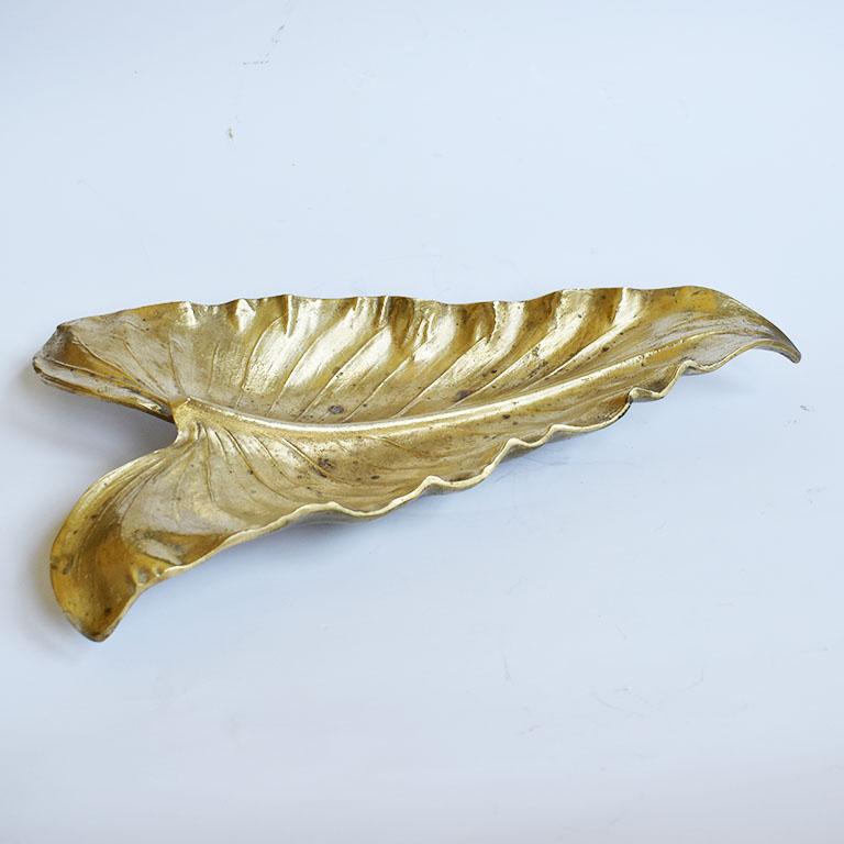 Large Brass Calla Lily Leaf Decorative Tray or Vide Poche, 1940s In Good Condition For Sale In Oklahoma City, OK