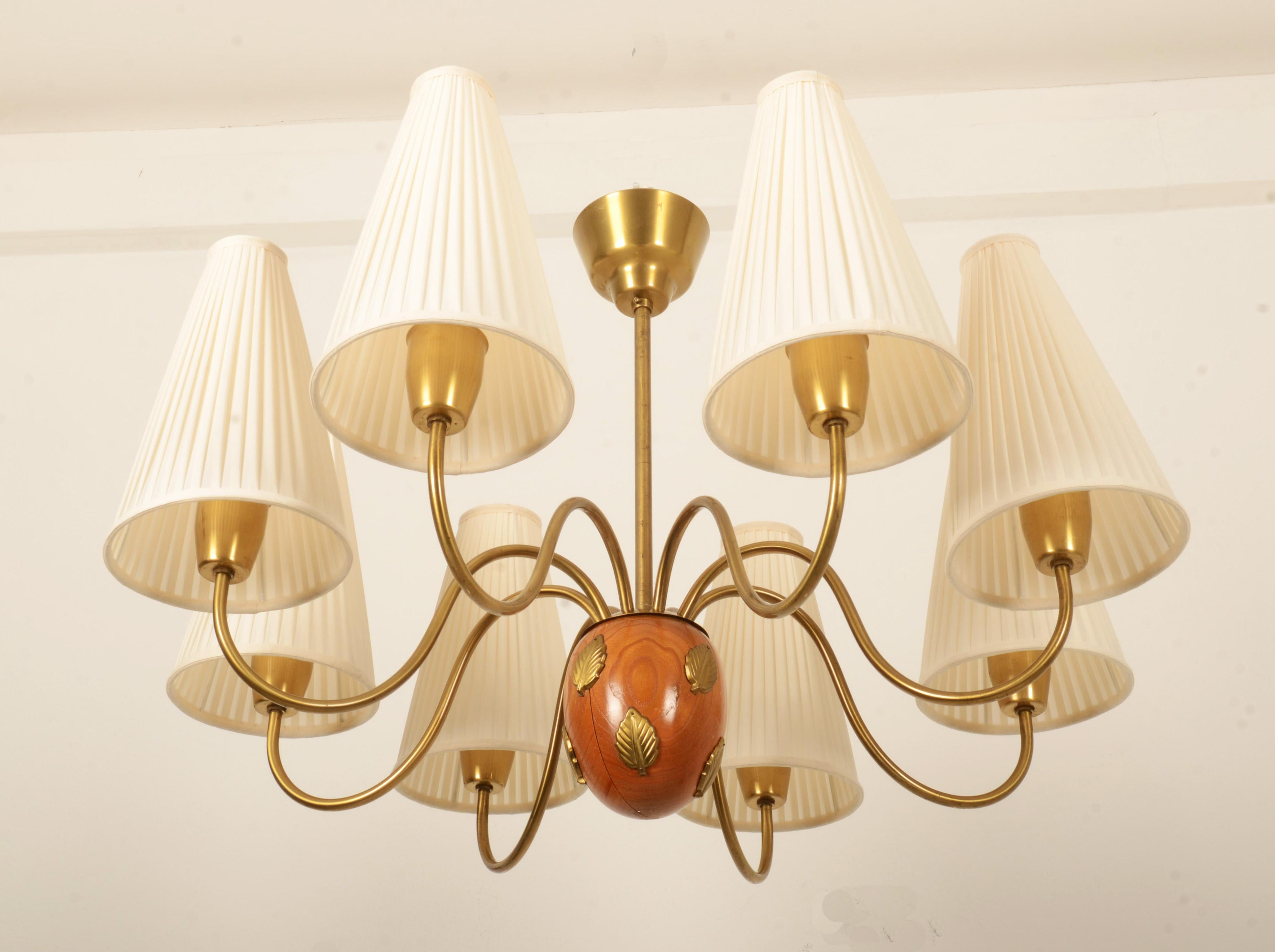 Metà XX secolo Grande lampadario in ottone di Hans Bergström, Ateljé Lyktan in vendita