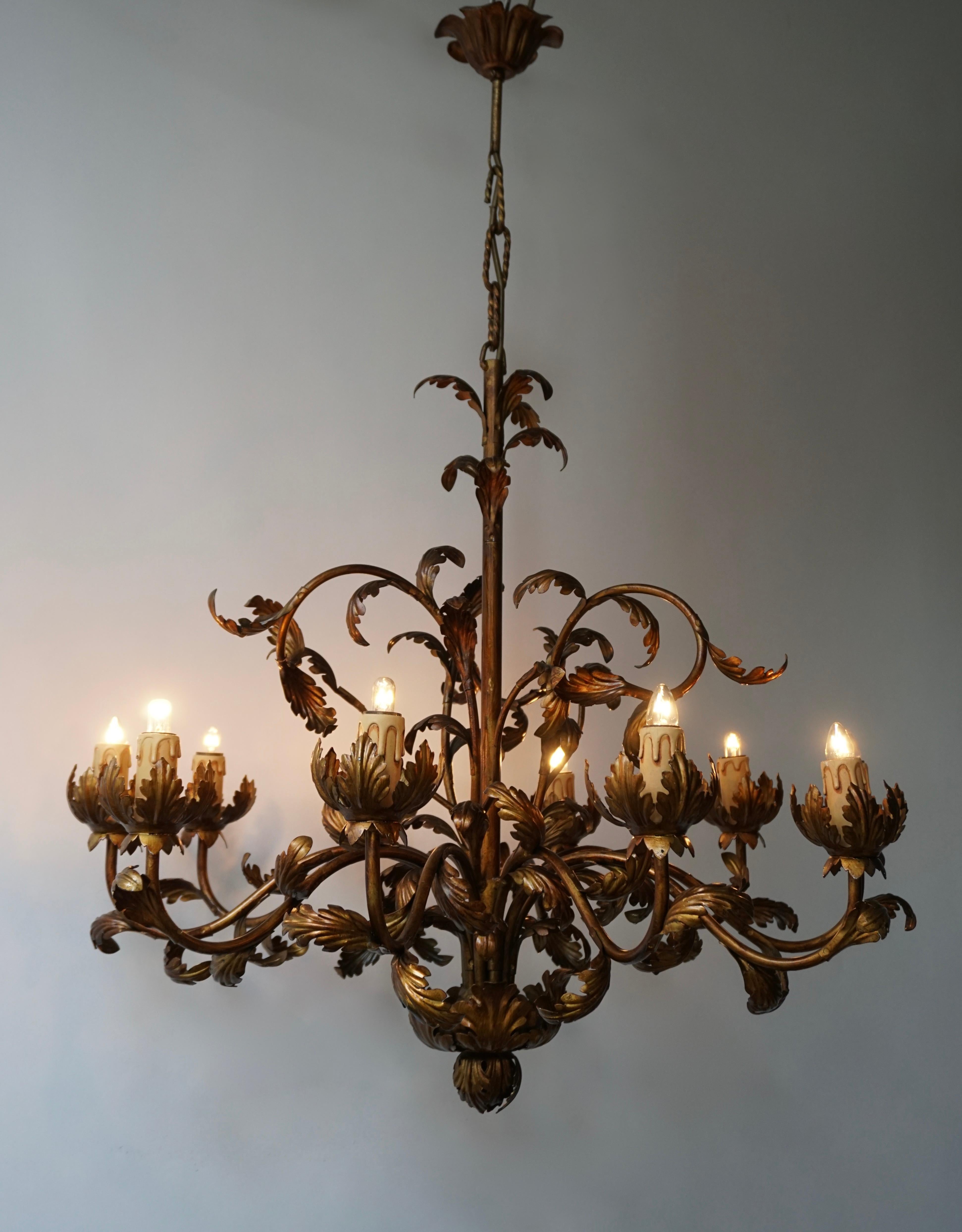 A large Italian brass chandelier of elegant proportions with eight arms, decorated throughout with delicate leaves.
Measures: Diameter 73 cm.
Height fixture 67 cm.
Total height including chain 100 cm.