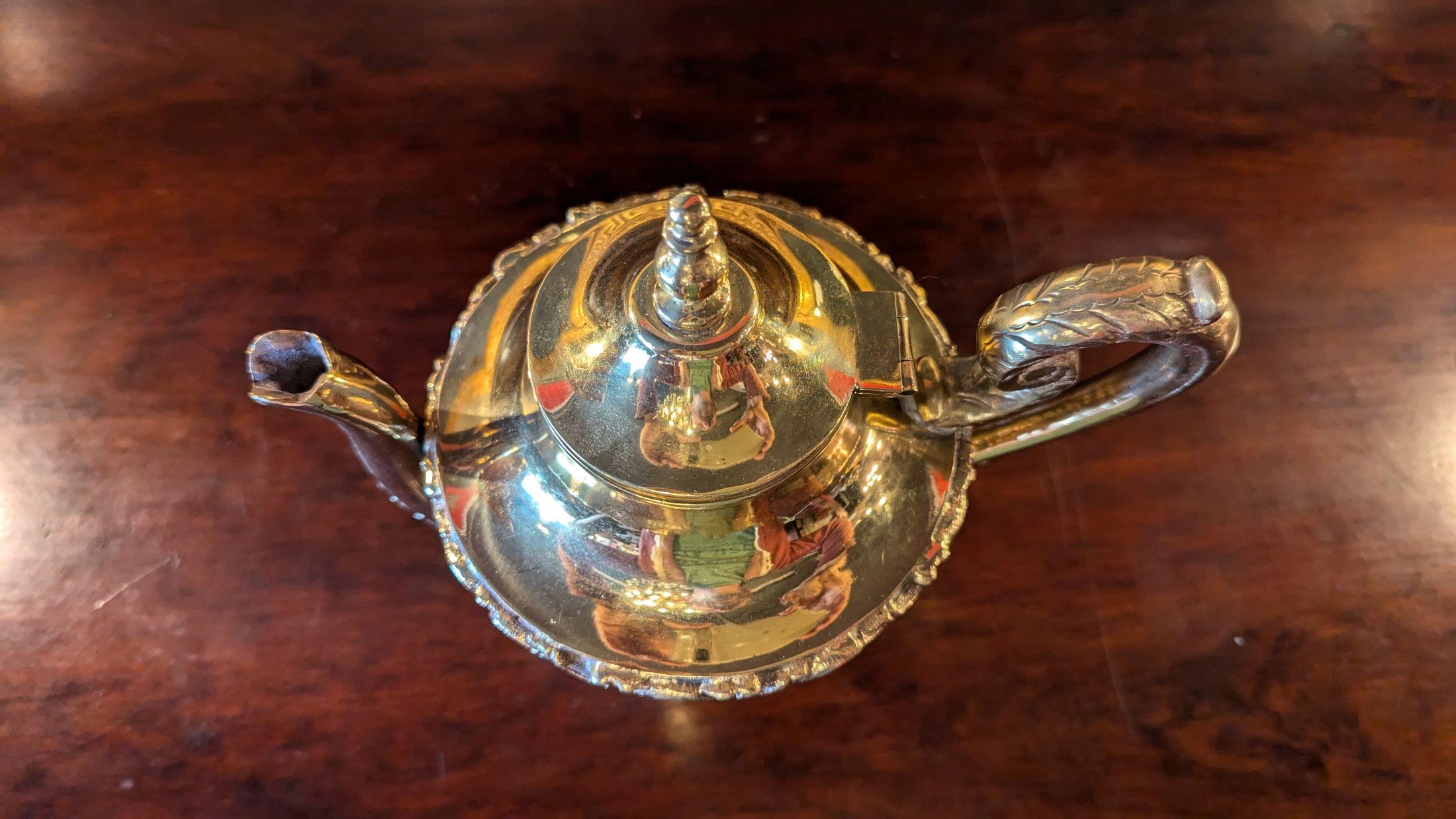 Grande servizio da caffè e tè in ottone con vassoio in vendita 3