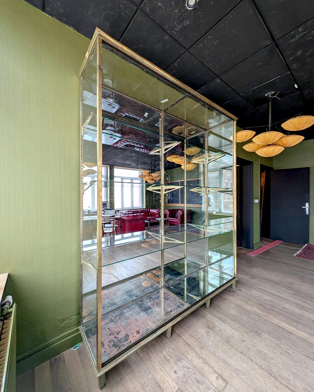 Große Messingvitrine von Ateliers Modernes d'Étalages, Paris im Angebot 5