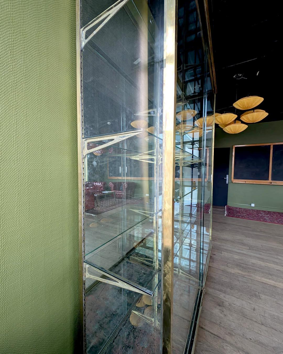 Große Messingvitrine von Ateliers Modernes d'Étalages, Paris im Angebot 6