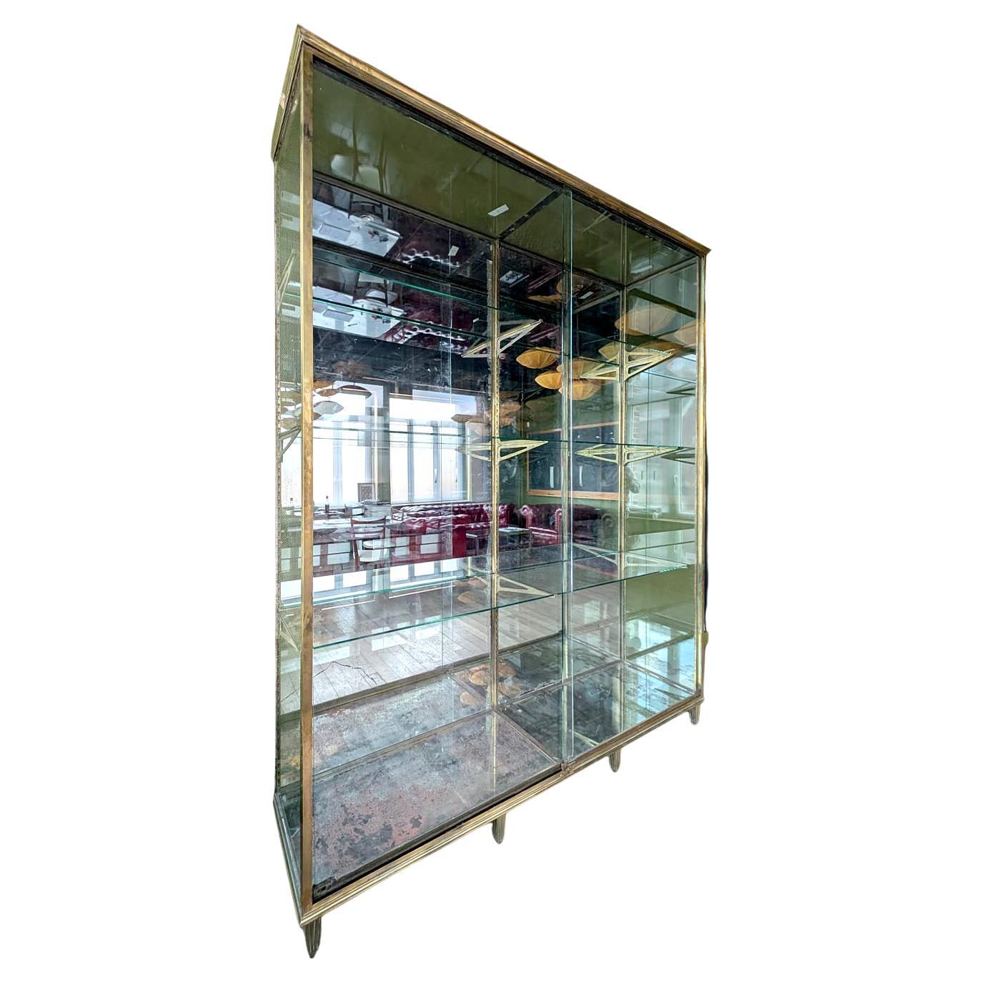 Große Messingvitrine von Ateliers Modernes d'Étalages, Paris im Angebot