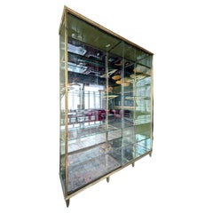 Große Messingvitrine von Ateliers Modernes d'Étalages, Paris