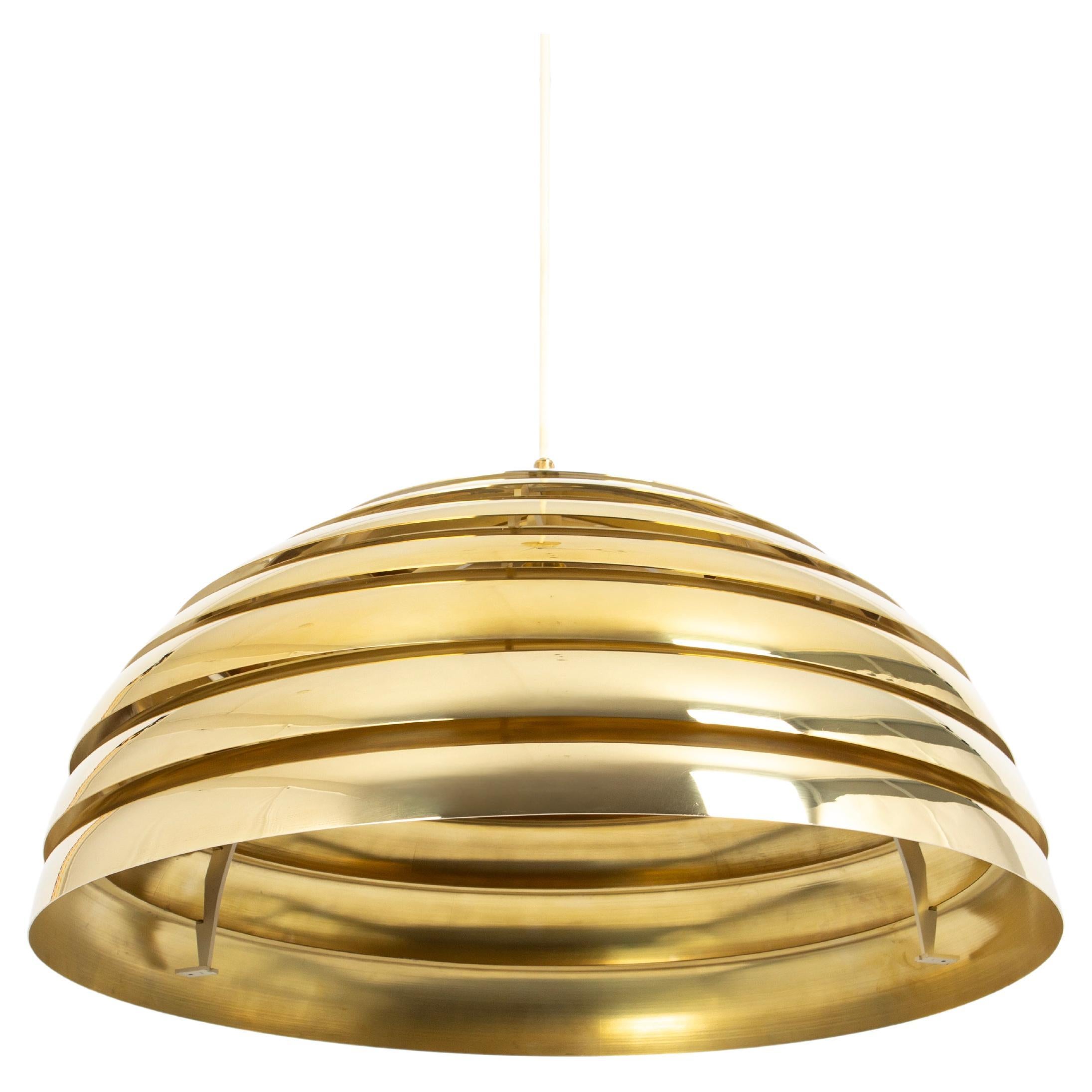 Lámpara colgante grande en forma de cúpula de latón de Florian Schulz, Alemania