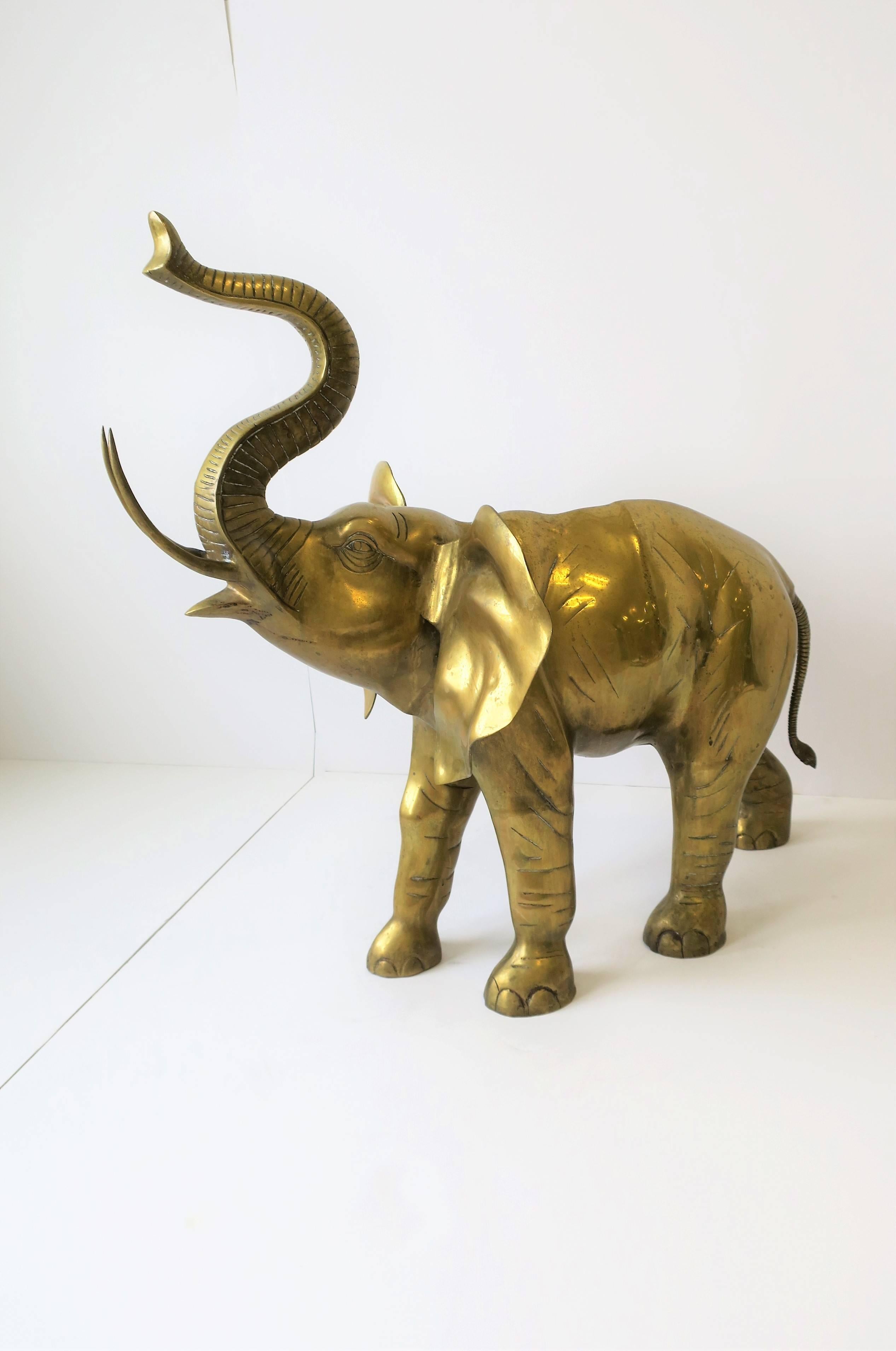 Fin du 20e siècle Éléphant en laiton, vers les années 1970, grand