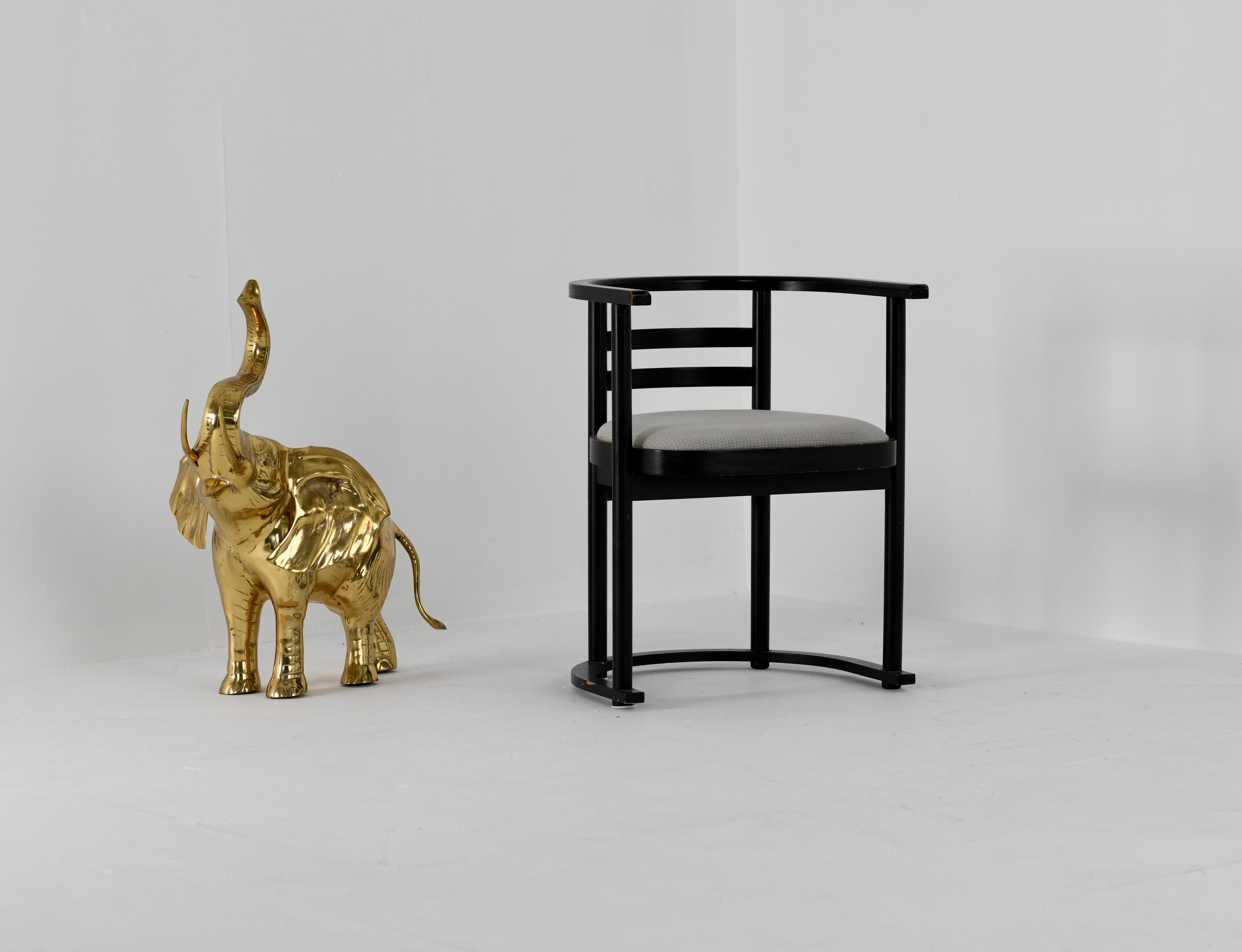 Oversizes brass elephant 1970s Hollywood Regency great presence and detailing to this sculptural work of art.