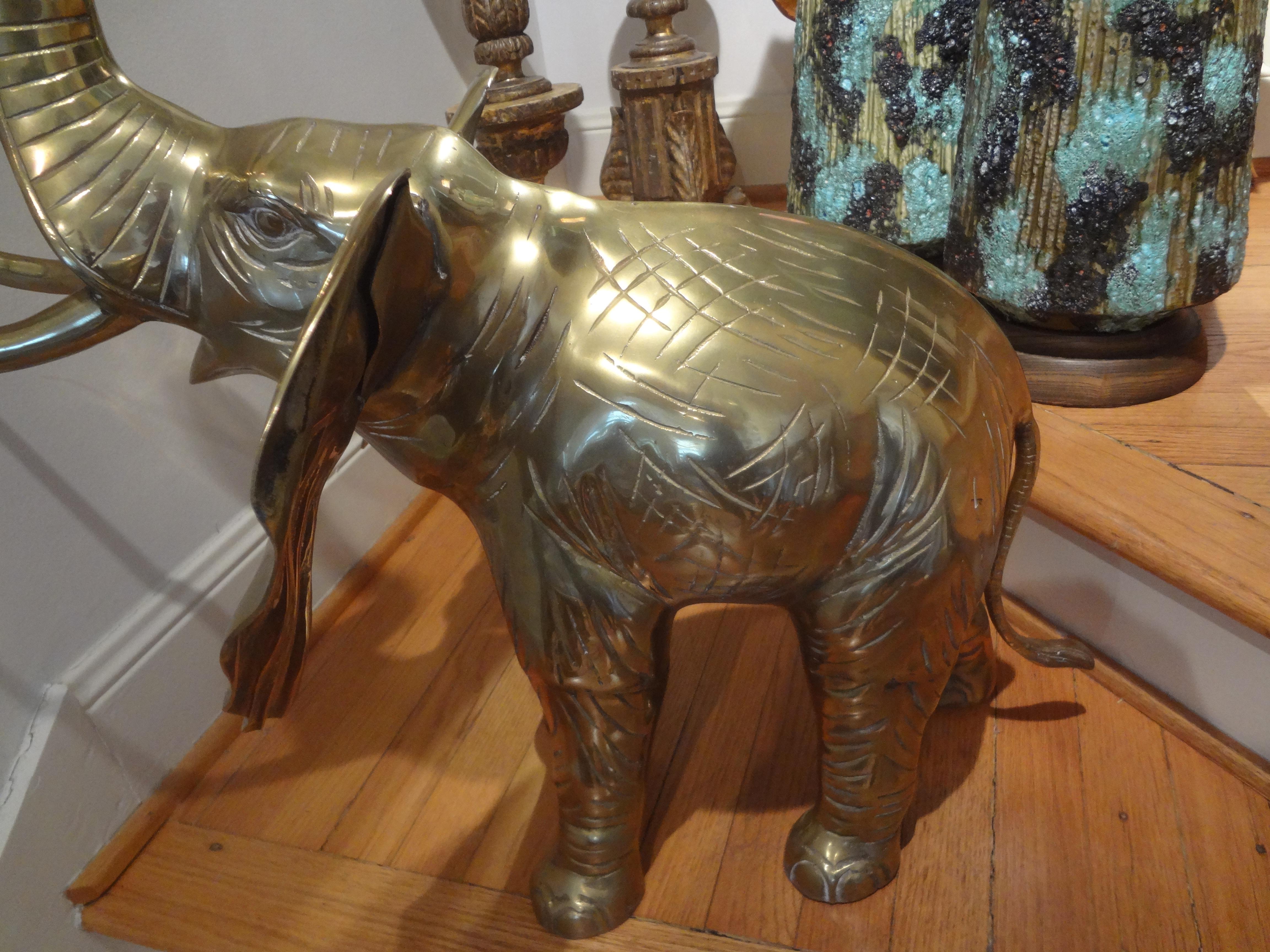 Hollywood Regency Grande statue d'éléphant en laiton en vente