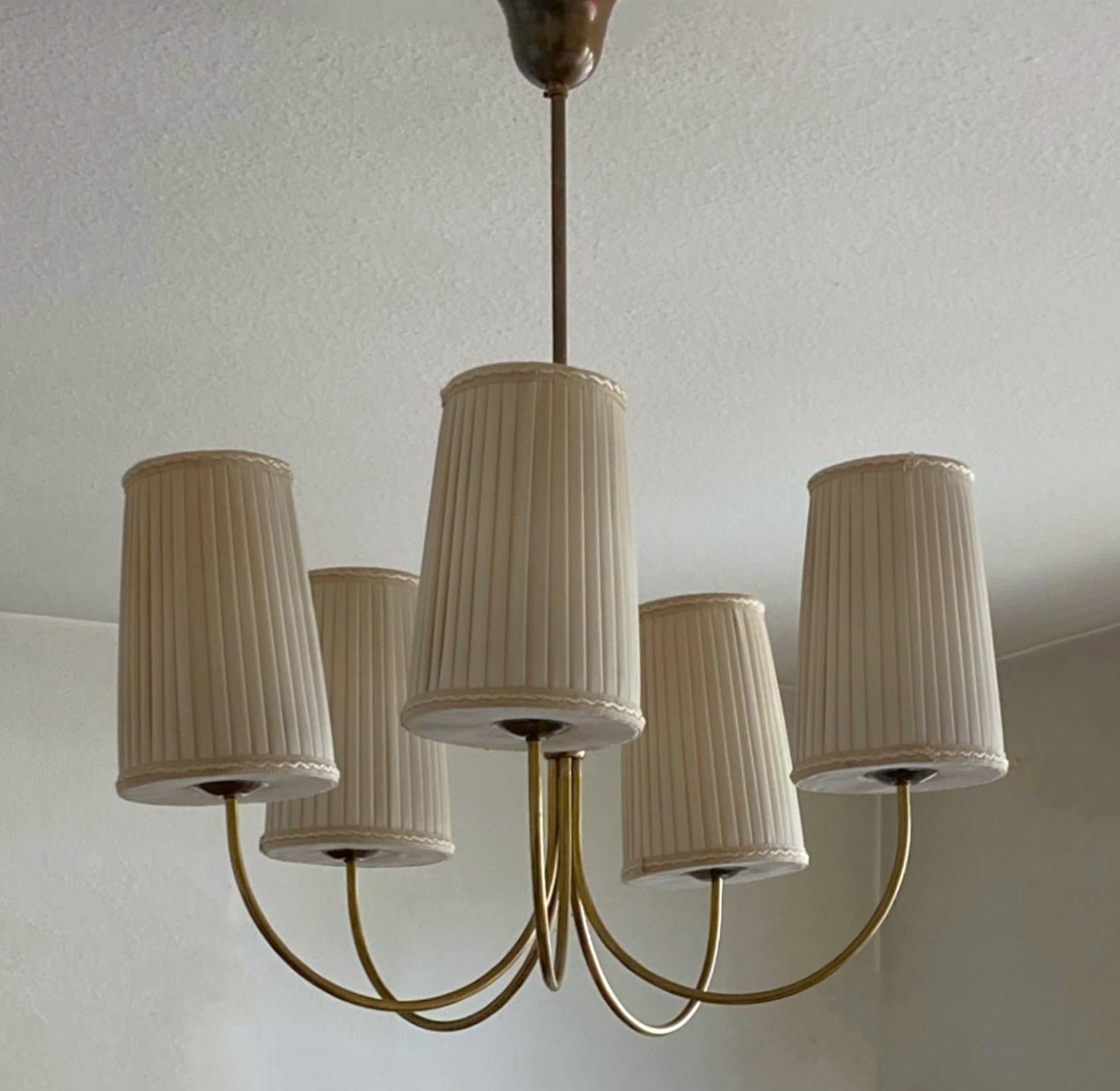 Mid-Century Modern Austrian Brass Chandelier by Josef Frank for Kalmar with Pleated Shades, 1950s