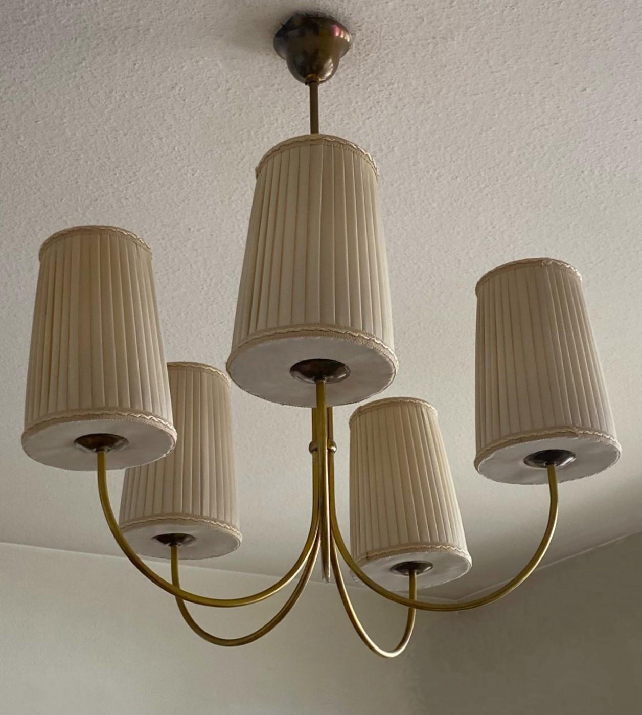 Austrian Brass Chandelier by Josef Frank for Kalmar with Pleated Shades, 1950s In Good Condition In Frankfurt am Main, DE