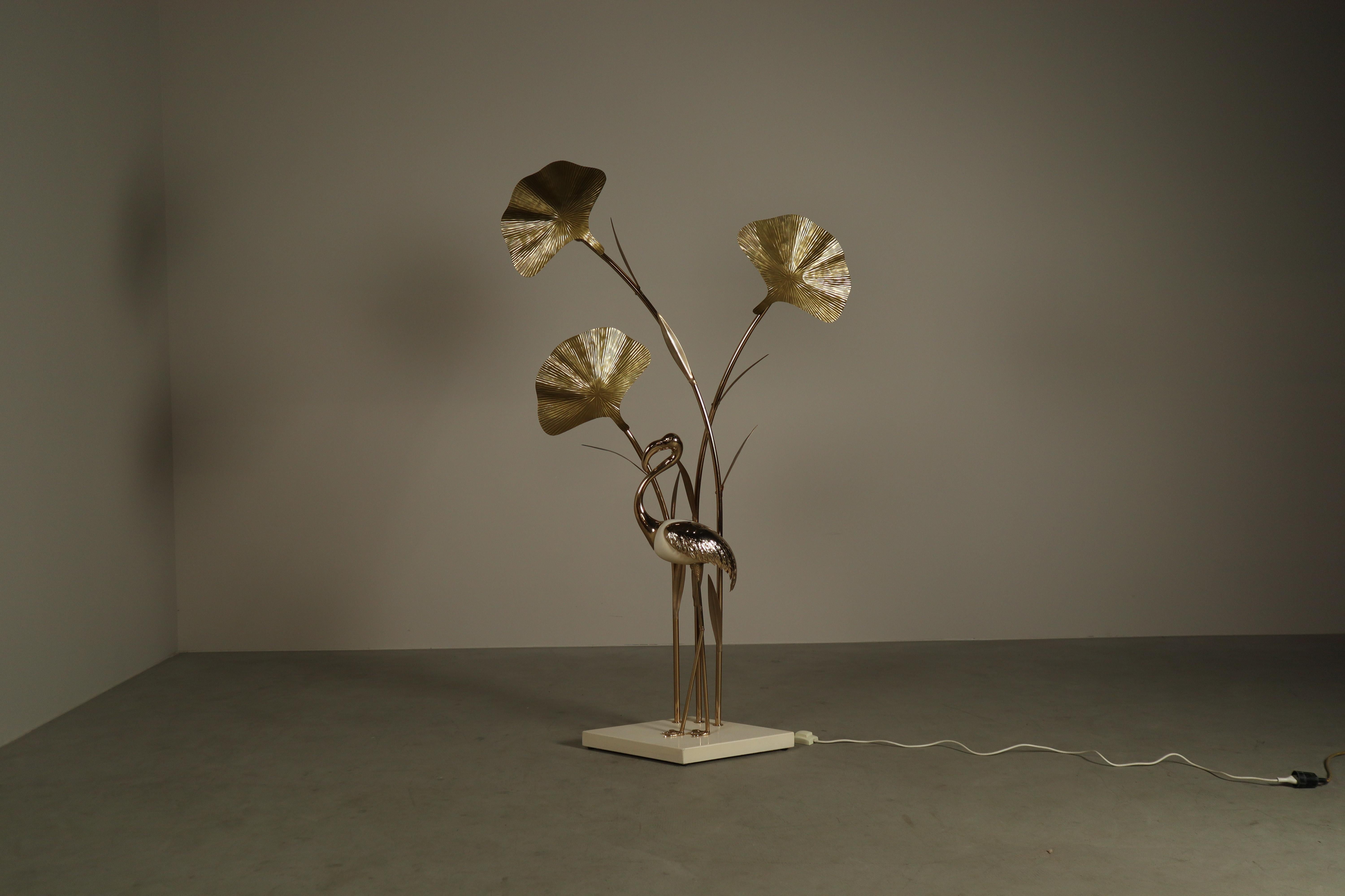 Große Flamingo-Stehleuchte aus Messing mit skulpturalen Ginkgo-Blättern, Italien, 1970er Jahre (Hollywood Regency) im Angebot