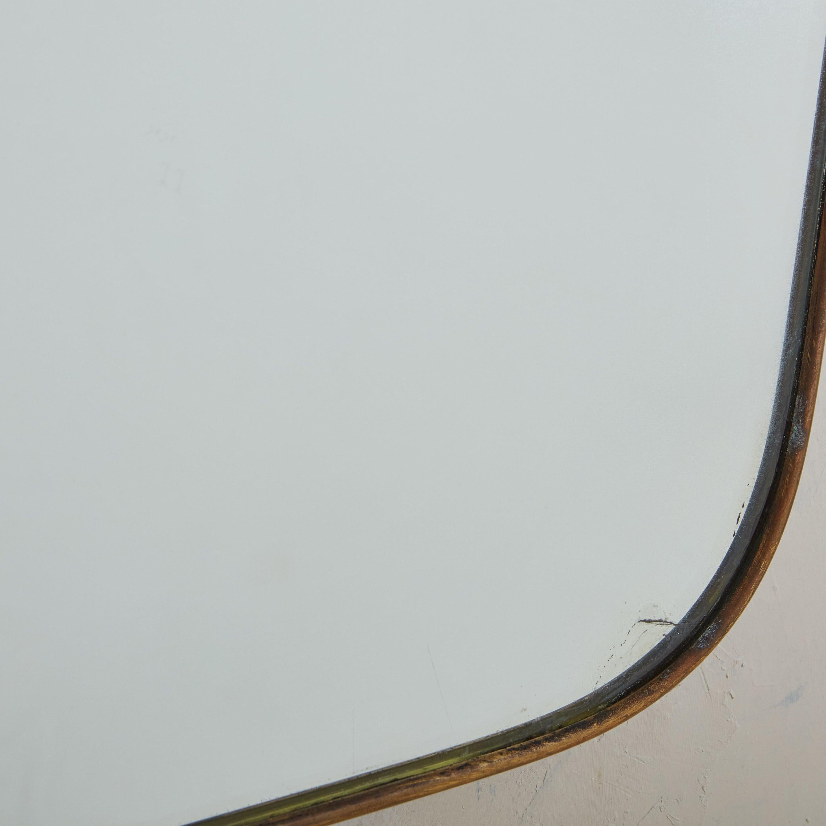 Grand miroir à cadre en laiton de Fontana Arte, Italie, années 1960 Bon état - En vente à Chicago, IL