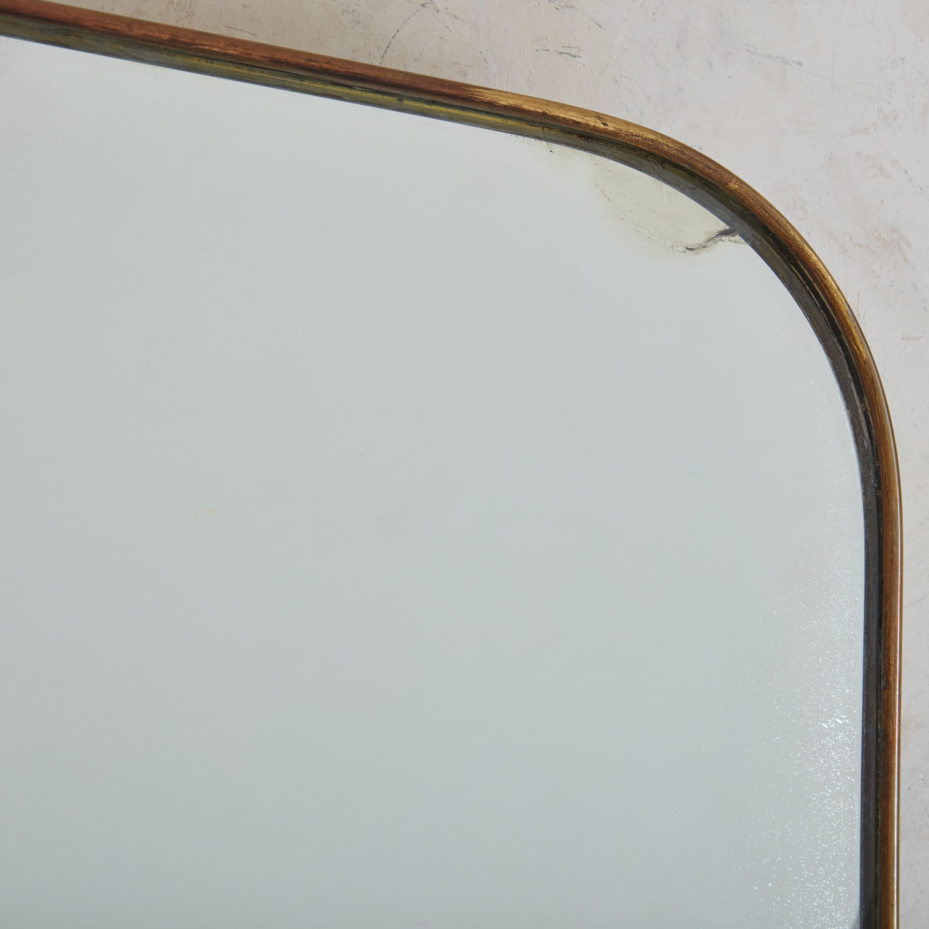 Laiton Grand miroir à cadre en laiton de Fontana Arte, Italie, années 1960 en vente