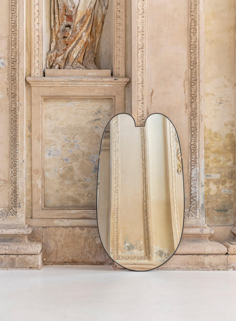 Elegant shape big size mirror with original brass frame.
Italy, 1940 circa.
Very rare size and shape.