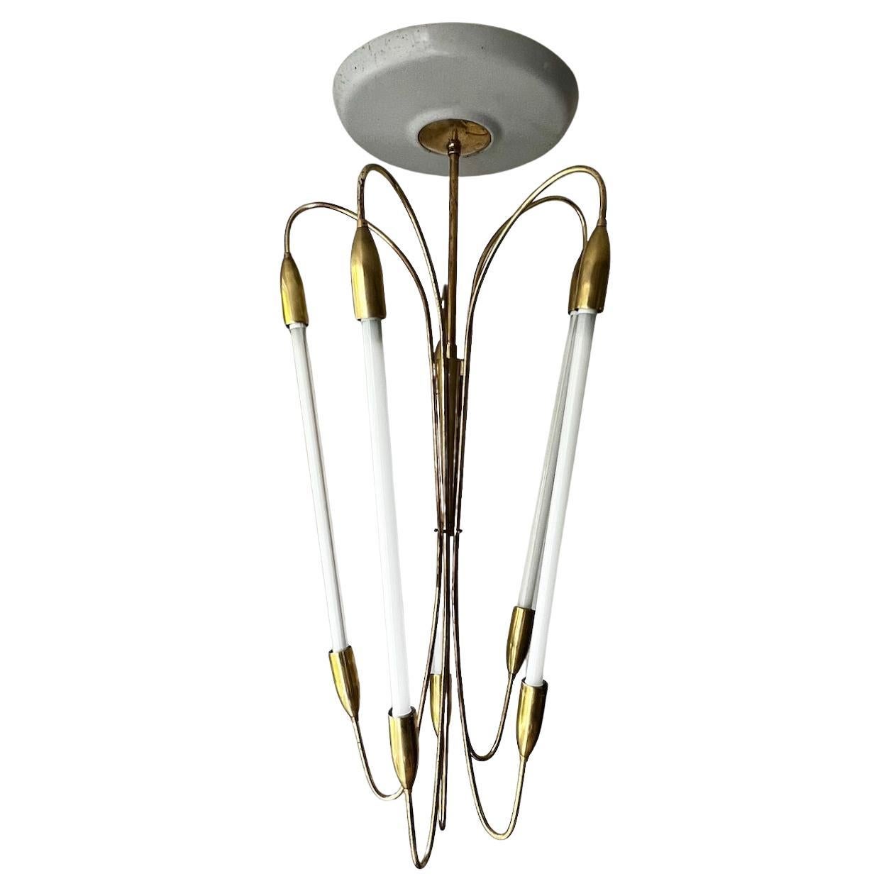 Grande lampadario con cornice in ottone attribuito a Kaiser di Germania, XX secolo in vendita