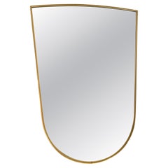 Grand miroir encadré de laiton dans le style de Gio Ponti, Italie 1950.