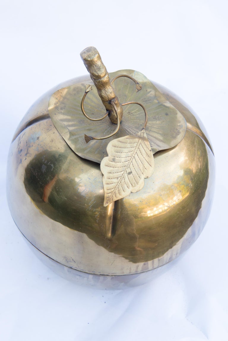 Large Brass Gourd Container In Good Condition For Sale In Stamford, CT