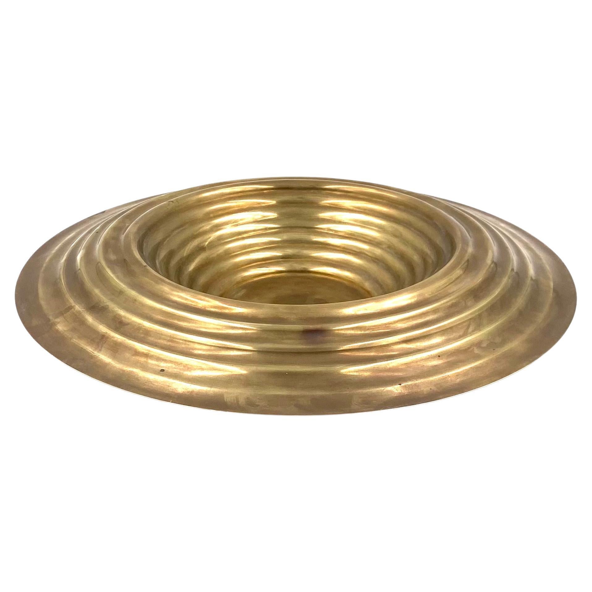 Large brass grooved centerpiece / vide poche, Italy 1970s For Sale