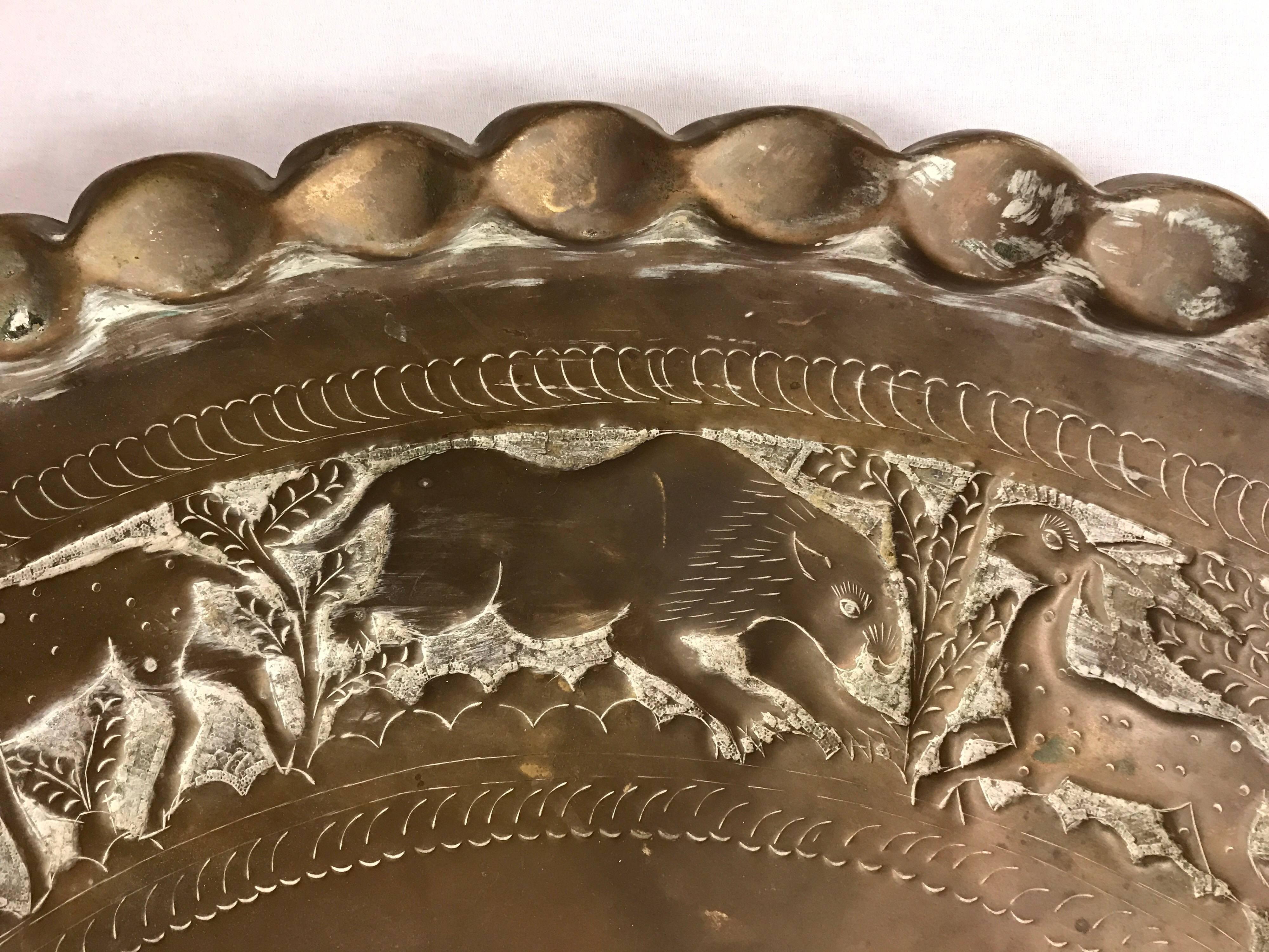 Großes Messing gehämmertes marokkanisches Tablett Wandskulptur Kunst (Moderne der Mitte des Jahrhunderts)