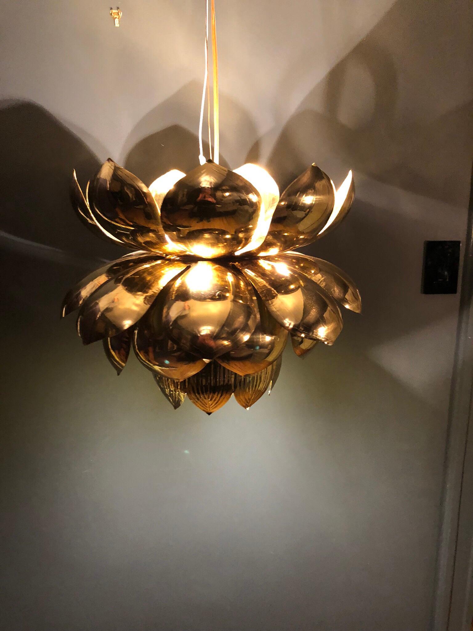 Milieu du XXe siècle Grande lampe à suspension lotus en laiton de style Parzinger par Feldman Lighting, vers 1960 en vente