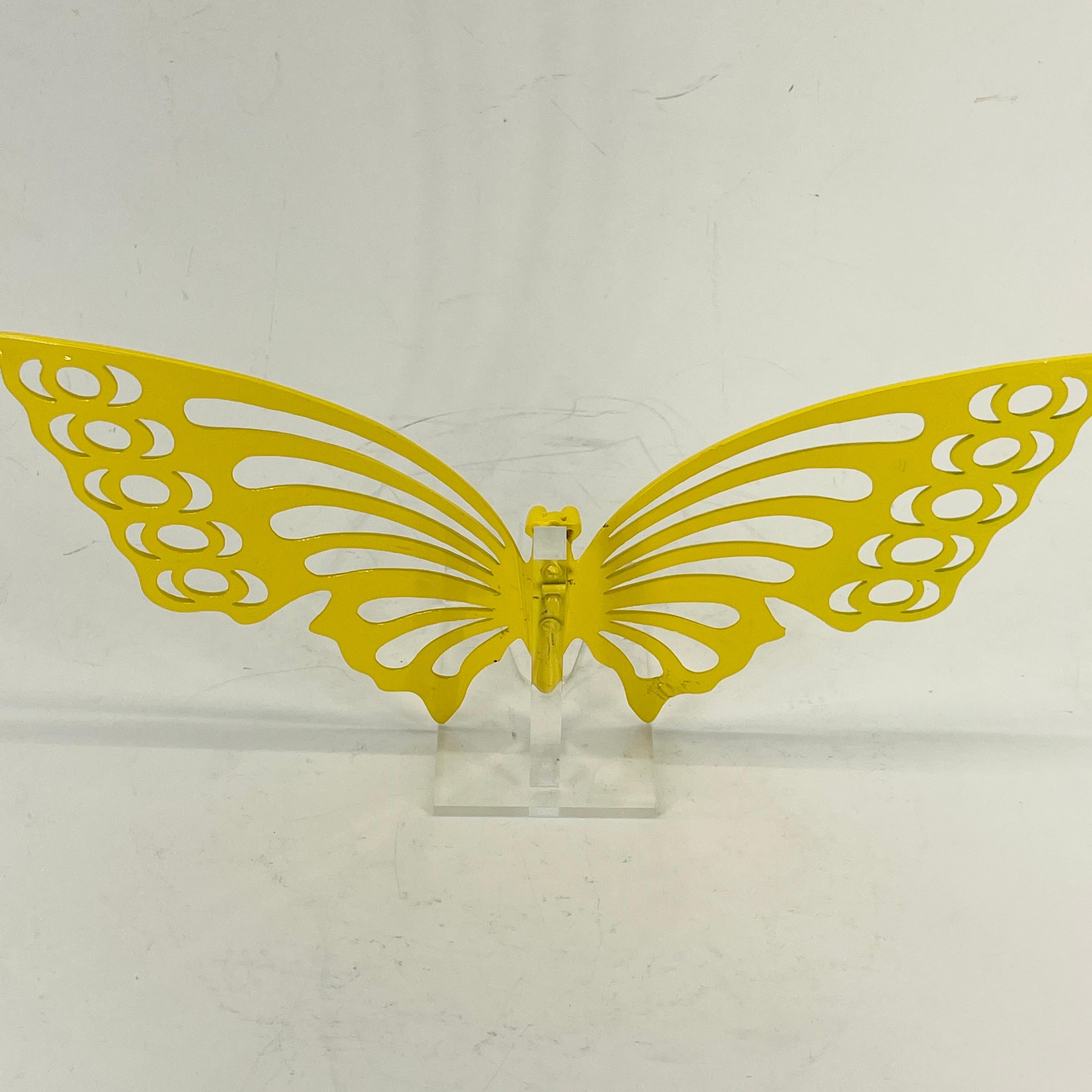 Große Schmetterlingsskulptur aus Messing aus der Mitte des Jahrhunderts in leuchtend gelber Pulverbeschichtung  im Angebot 8