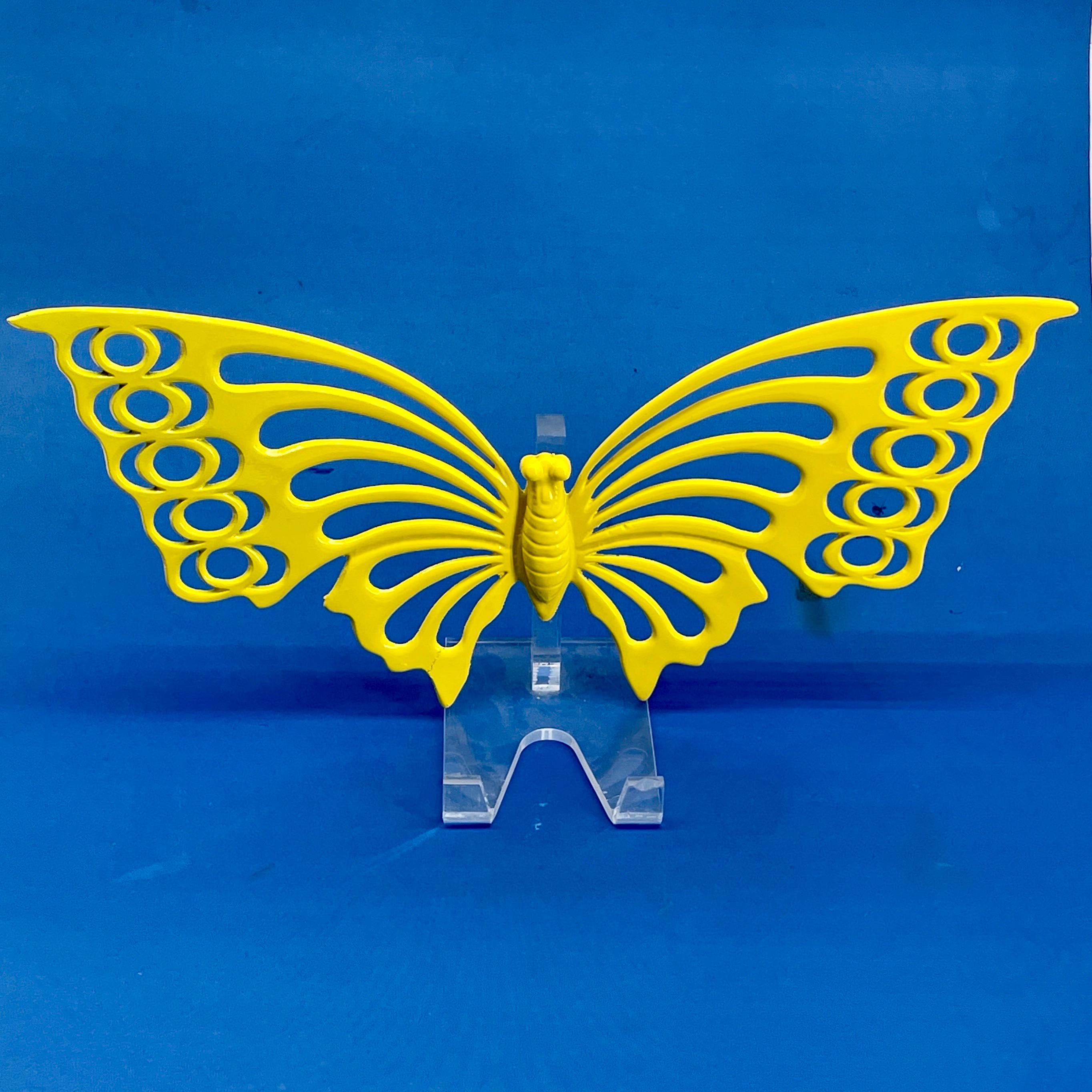 Große Schmetterlingsskulptur aus Messing aus der Mitte des Jahrhunderts in leuchtend gelber Pulverbeschichtung  (Moderne der Mitte des Jahrhunderts) im Angebot