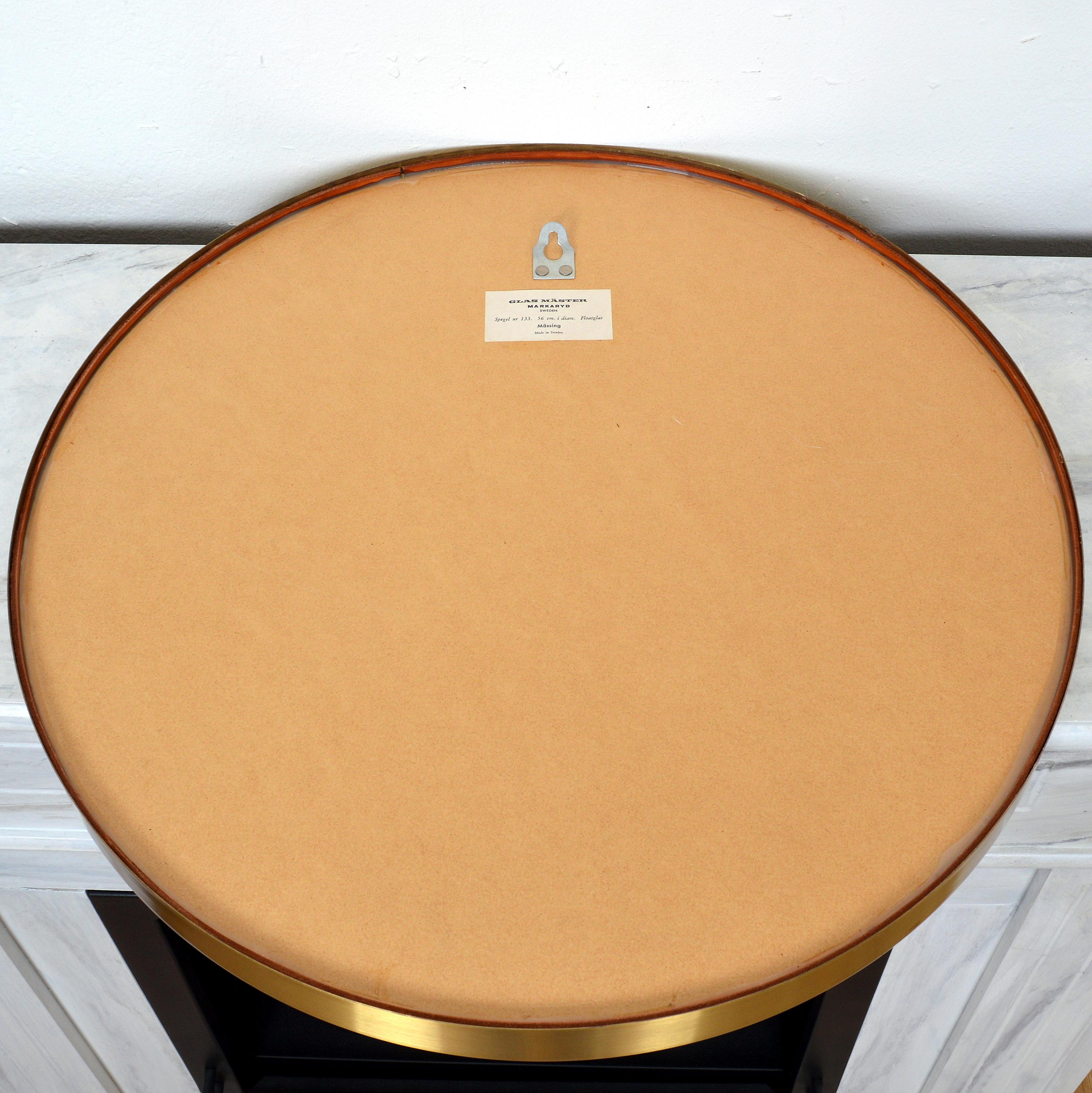 Fin du 20e siècle Grand miroir en laiton par Glasmäster à Markaryd, Suède, années 1970 en vente